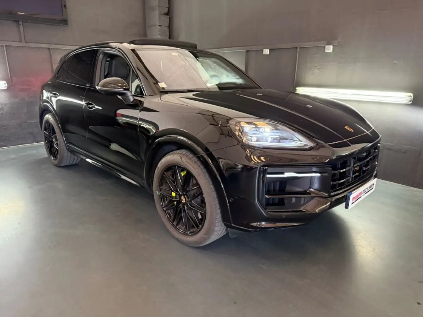 Porsche Cayenne III (2) 3.0 V6 E-HYBRID 470 TIPTRONIC Schwarz - 1