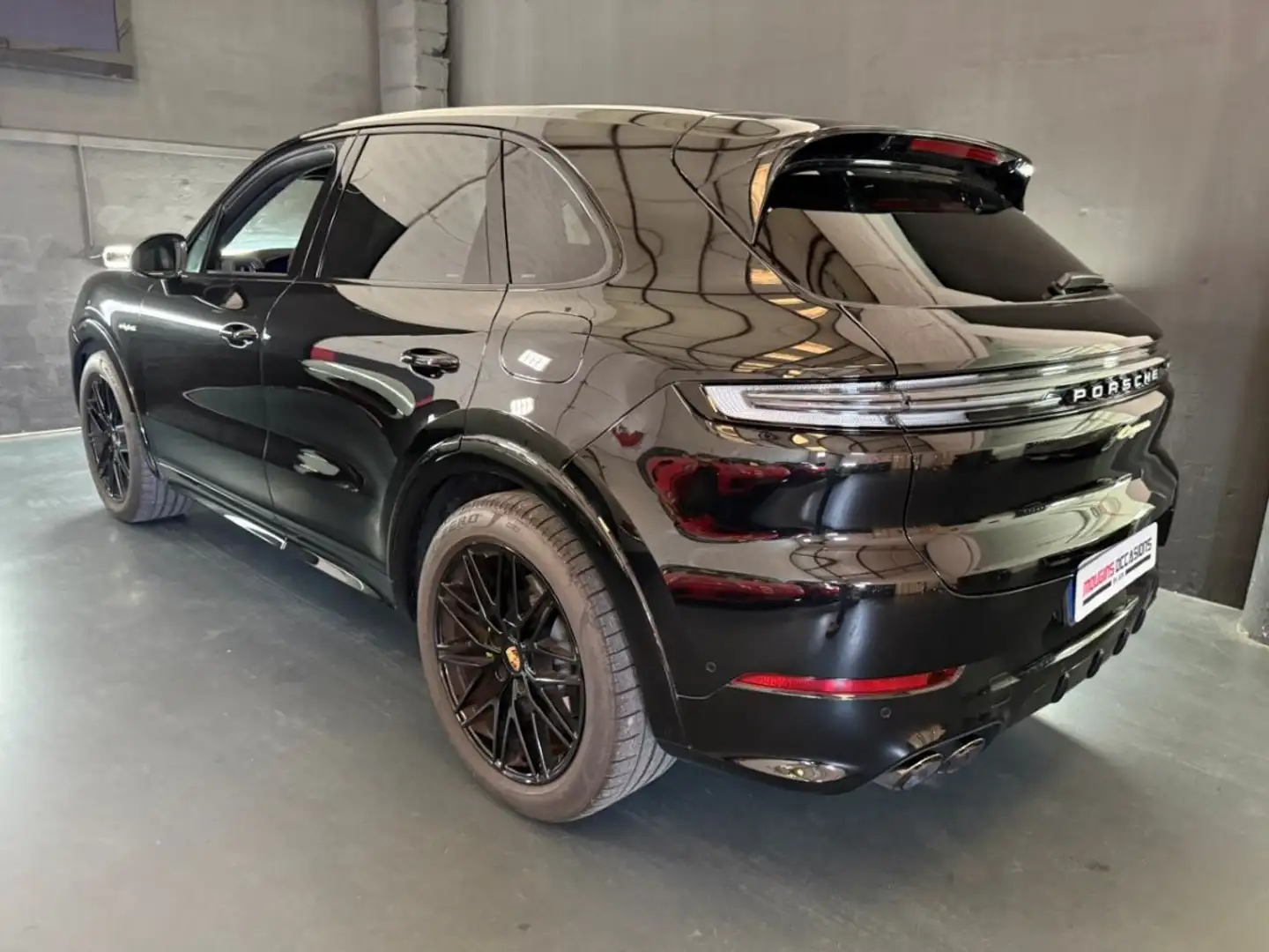 Porsche Cayenne III (2) 3.0 V6 E-HYBRID 470 TIPTRONIC Schwarz - 2