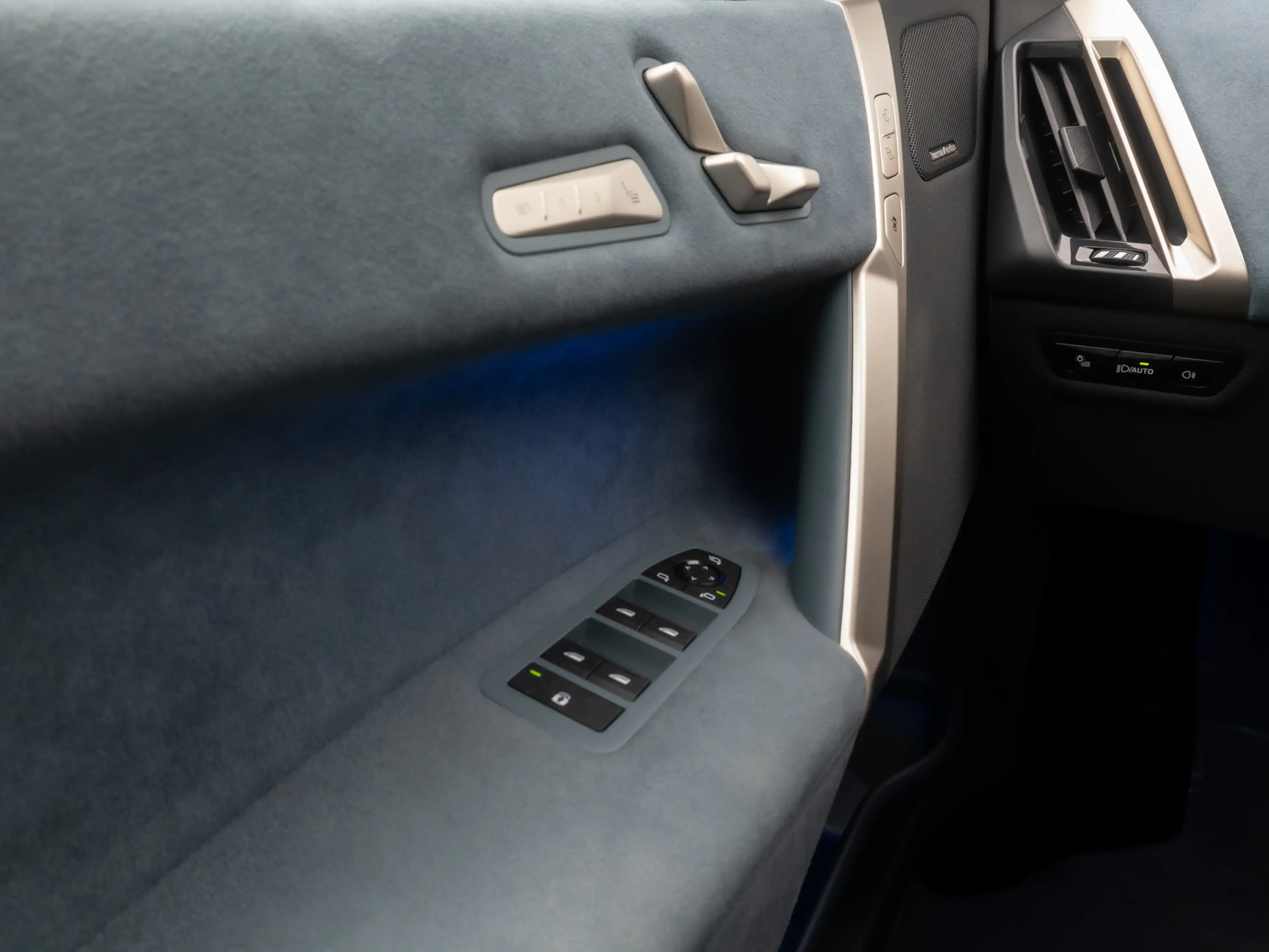 BMW iX Sport AHK SkyLounge 360° DAB H K 22Zoll — photo 33