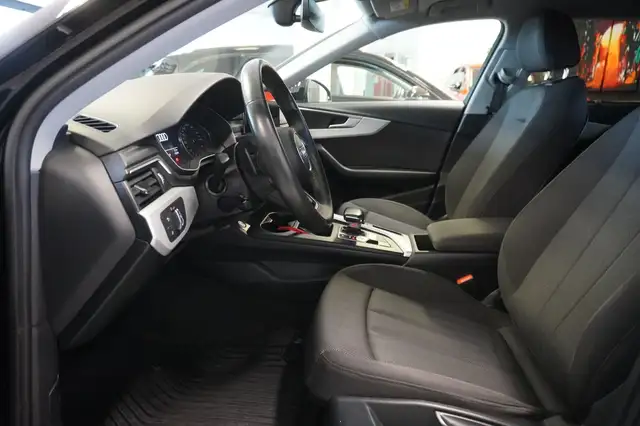 Audi A4 view 8