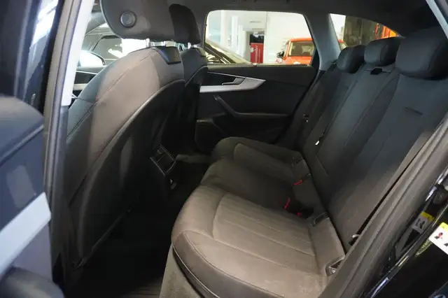 Audi A4 view 9