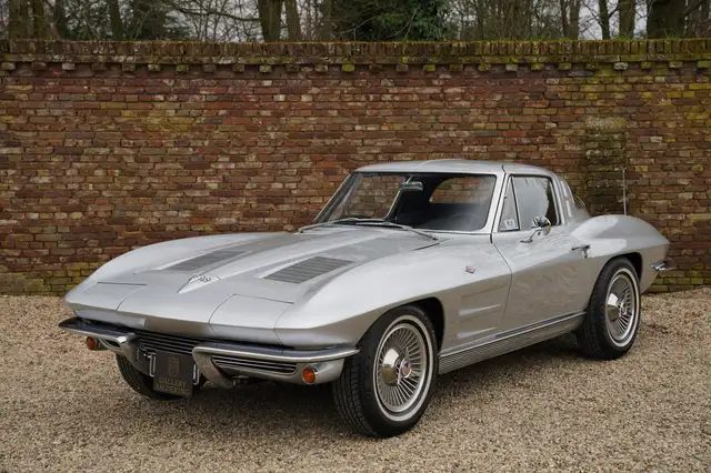 Corvette Stingray C2 Split-Window 327 Coupé Finished in "Sebring Sil