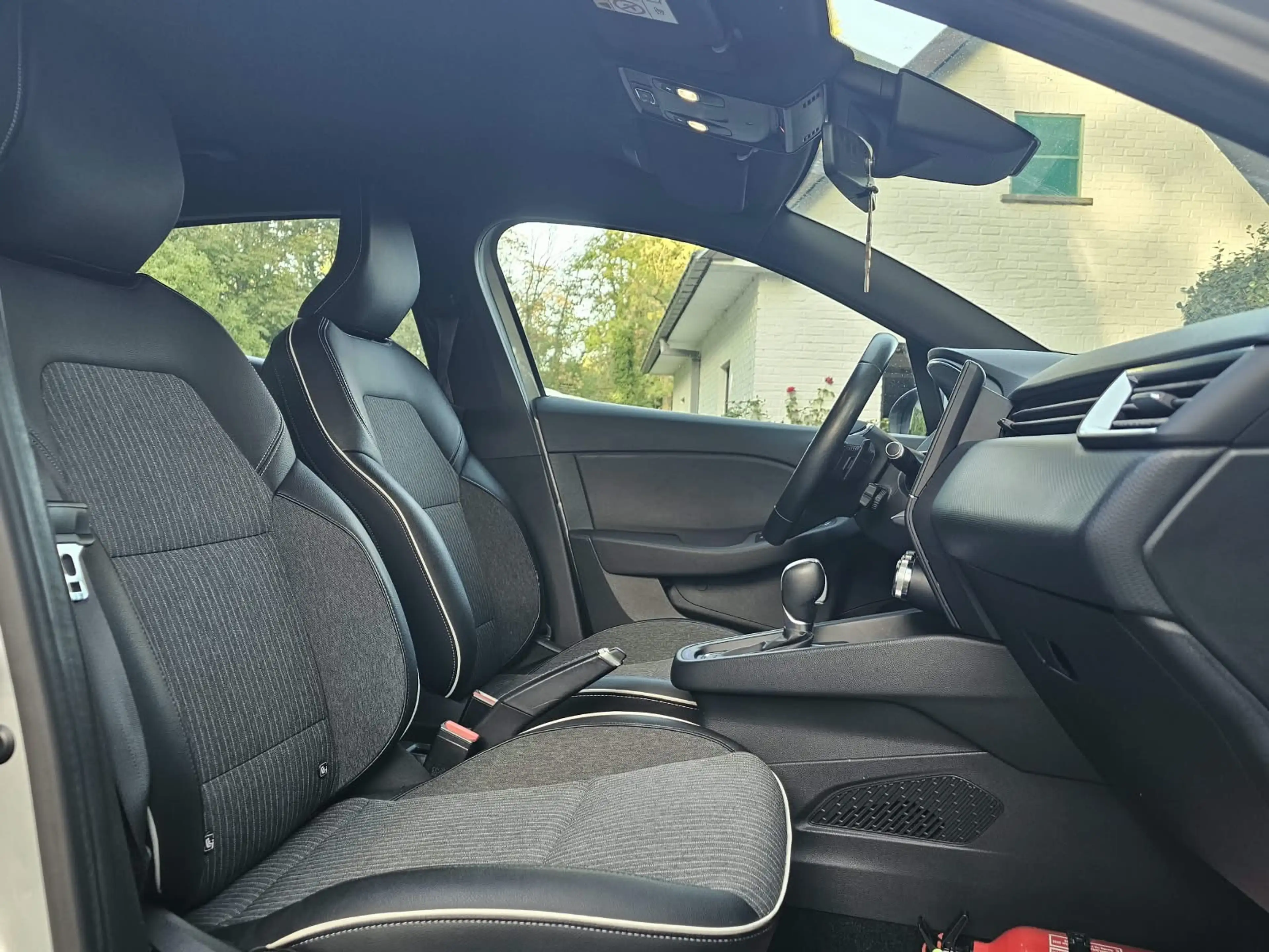 Renault Clio 1.33 TCe * AUTOMAT.* 1 MAIN * VIRT. COCKPIT+LED+CARPLAY+...* — photo 9