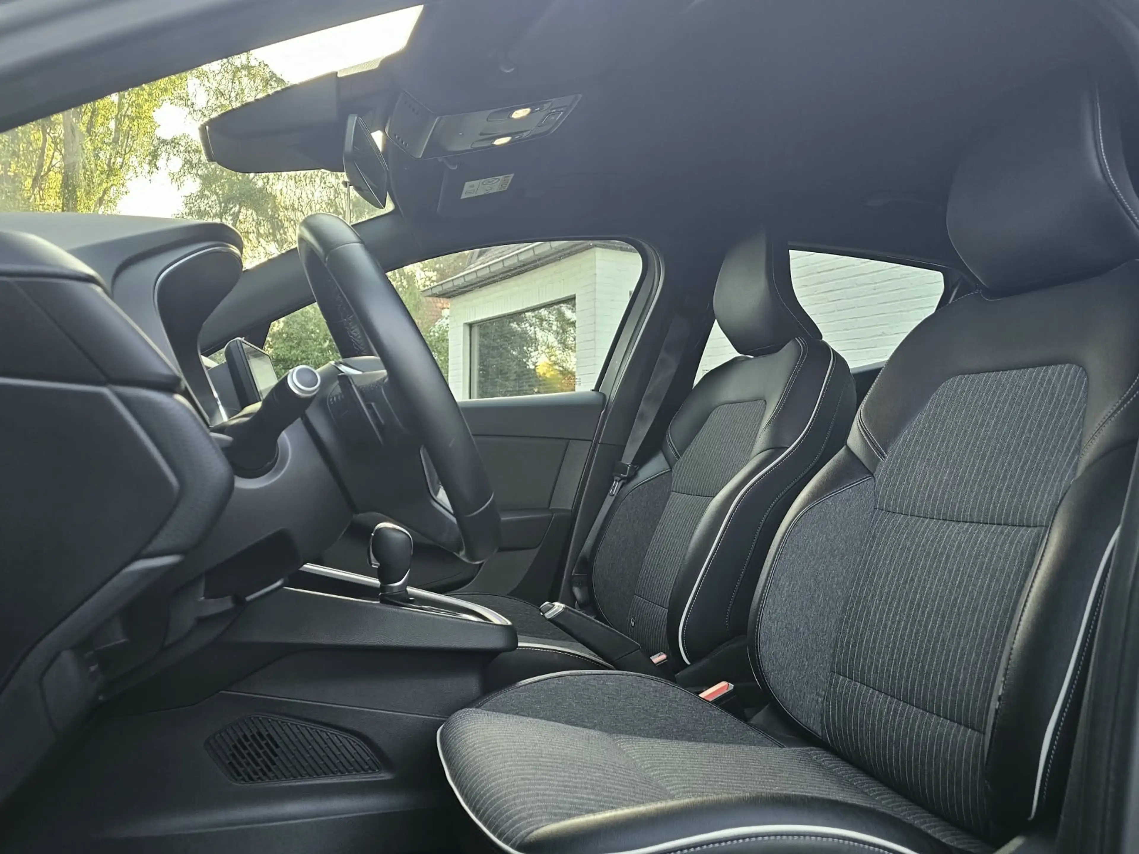 Renault Clio 1.33 TCe * AUTOMAT.* 1 MAIN * VIRT. COCKPIT+LED+CARPLAY+...* — photo 6