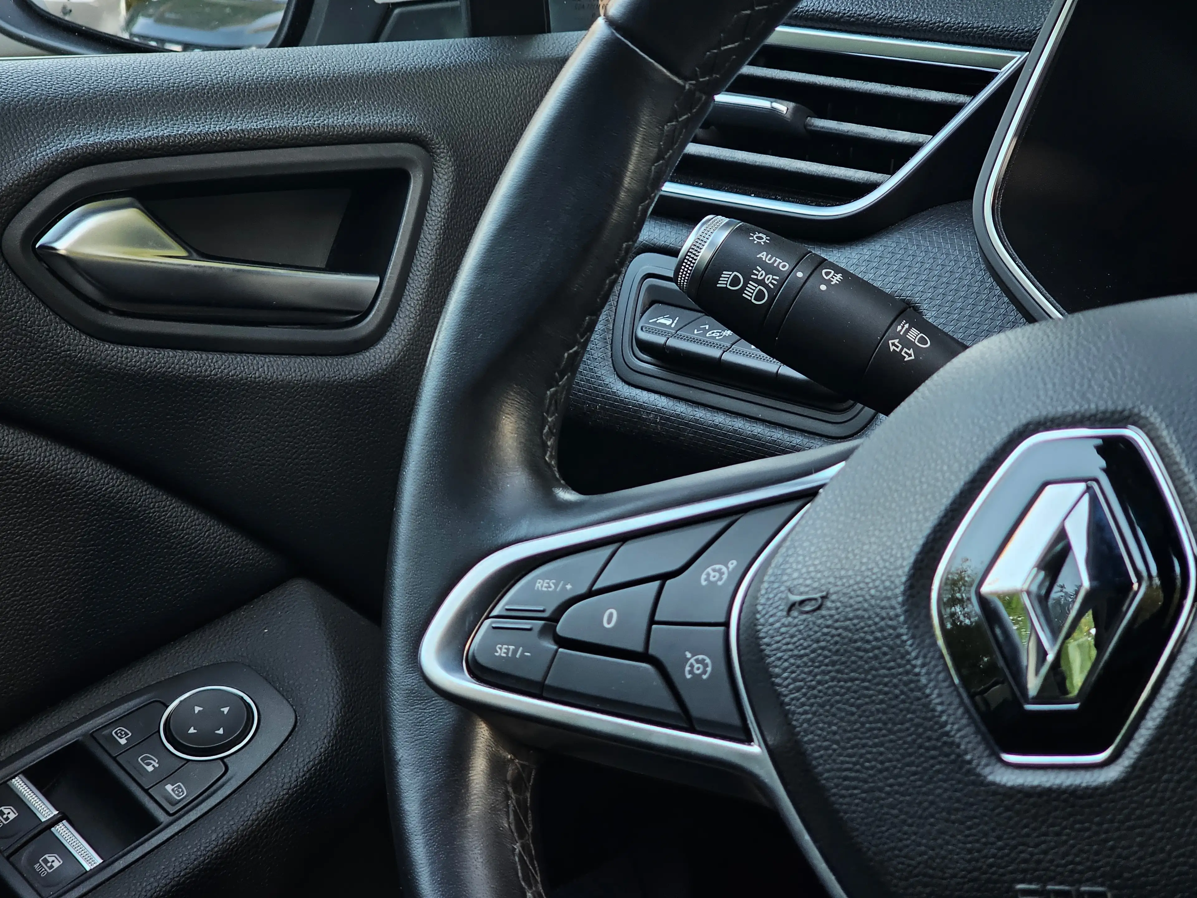 Renault Clio 1.33 TCe * AUTOMAT.* 1 MAIN * VIRT. COCKPIT+LED+CARPLAY+...* — photo 11