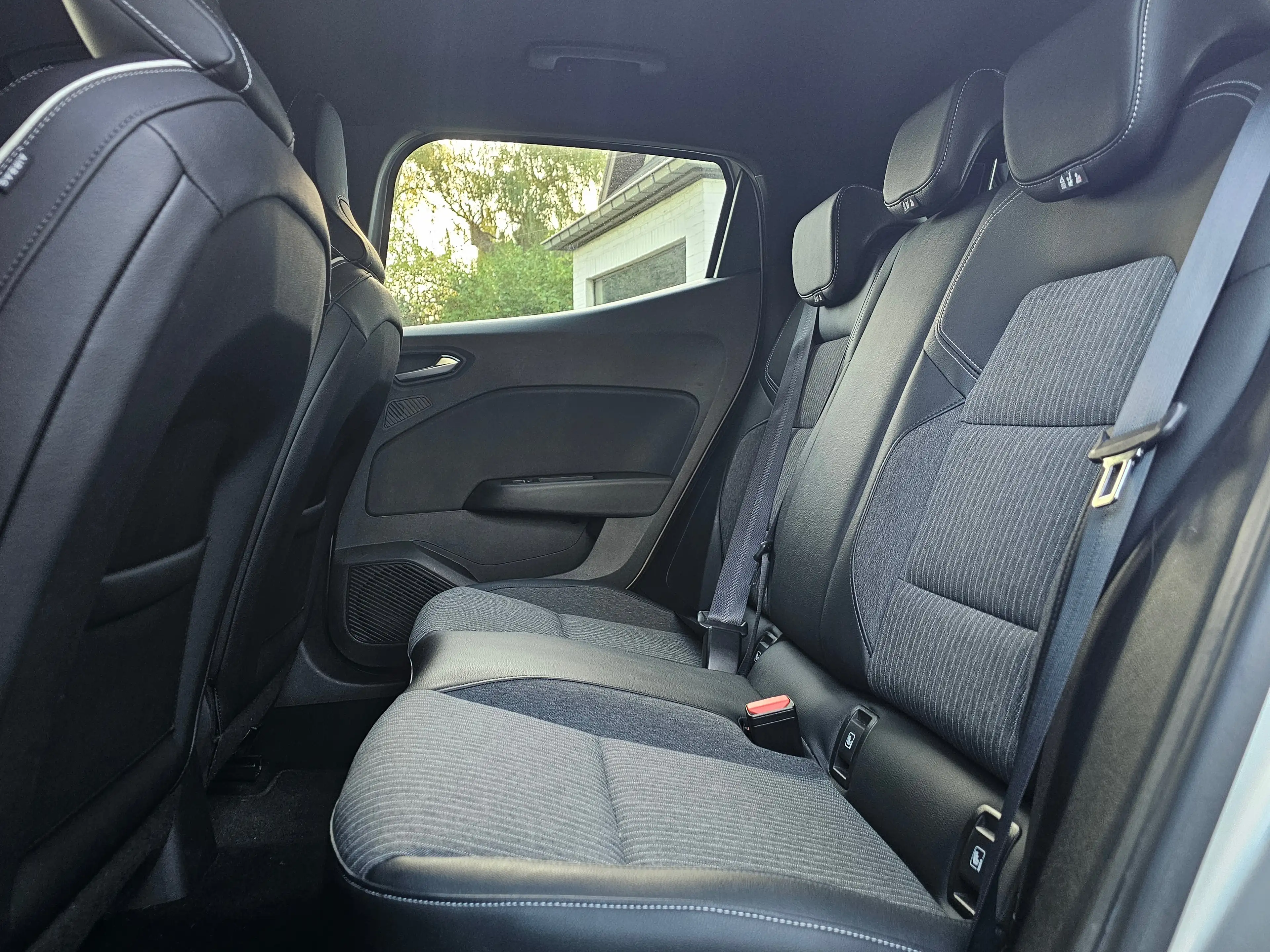 Renault Clio 1.33 TCe * AUTOMAT.* 1 MAIN * VIRT. COCKPIT+LED+CARPLAY+...* — photo 7