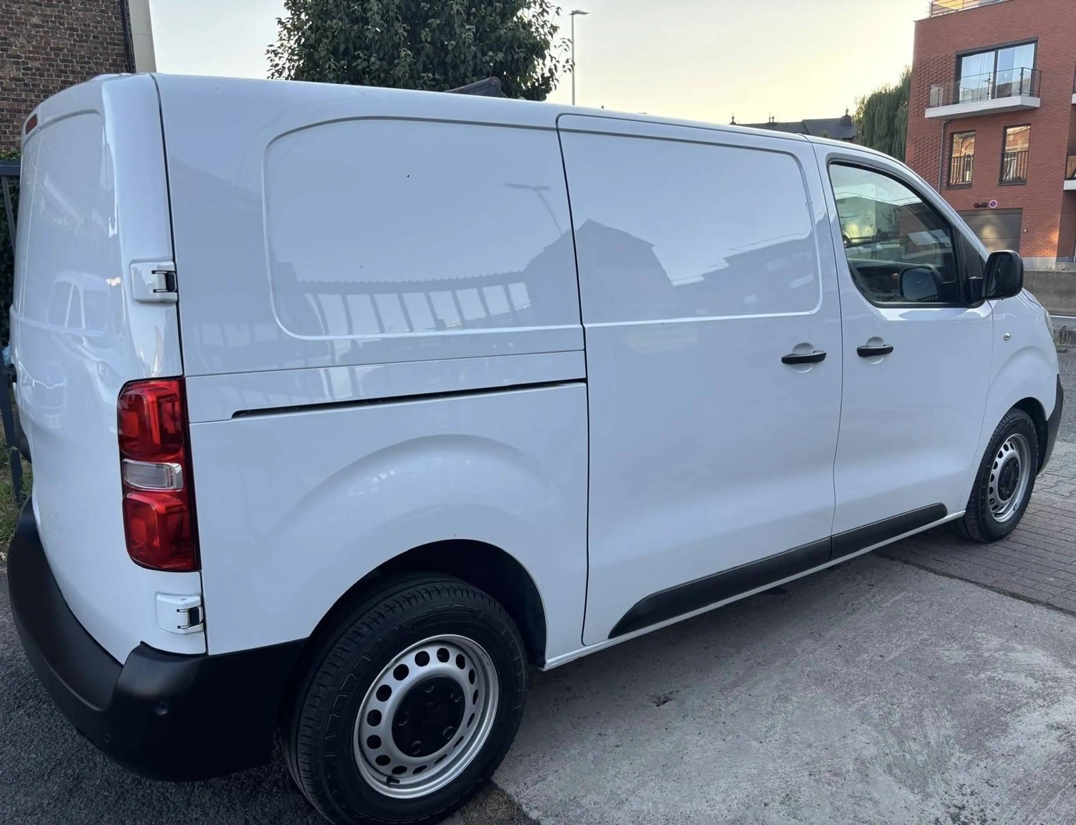 Peugeot Expert Expert 2.0 BlueHDi L2 Standard S/S (EU6.4) — photo 2