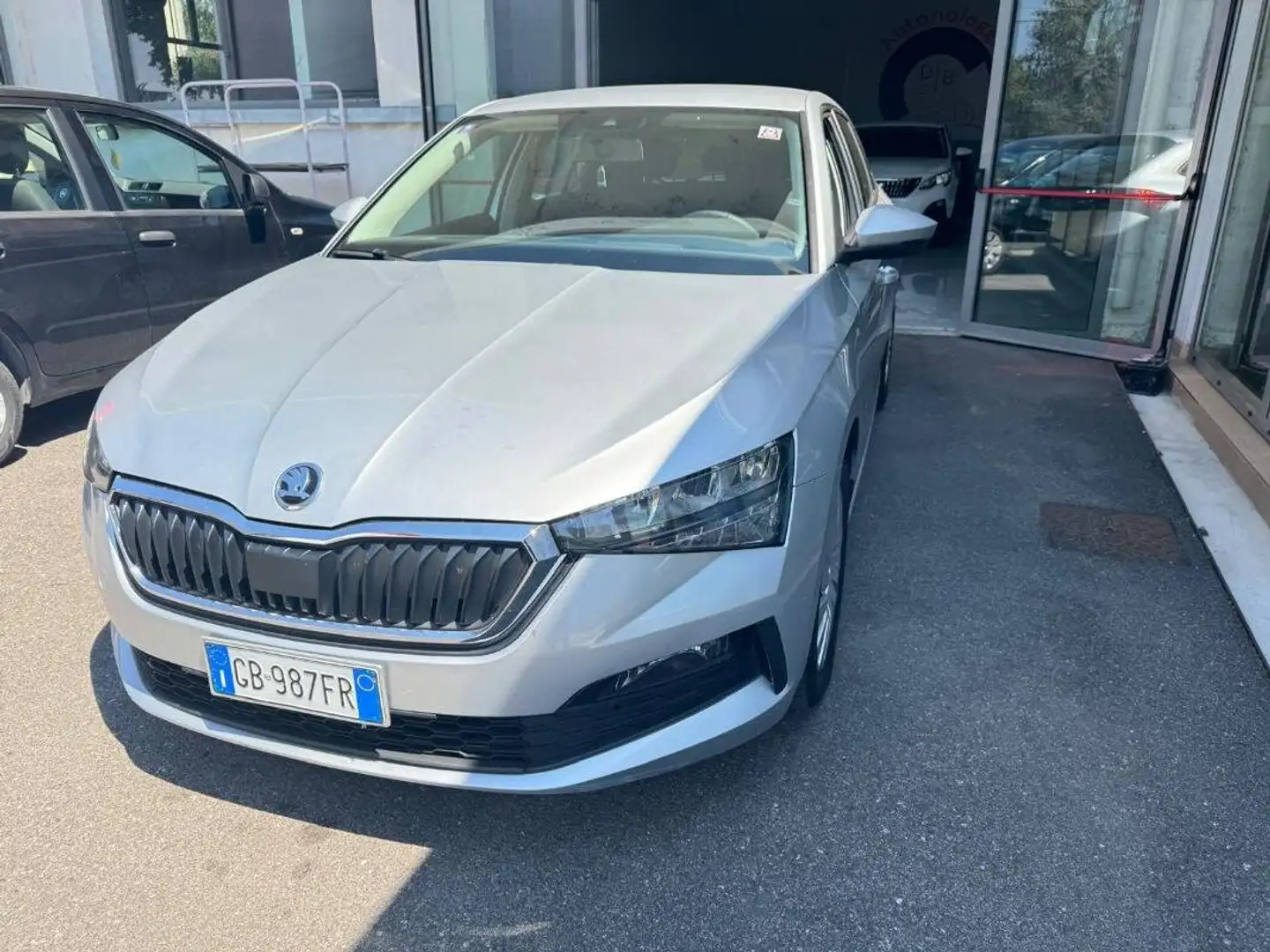 Skoda Scala 1.0 tsi Ambition 95cv Gris - 2