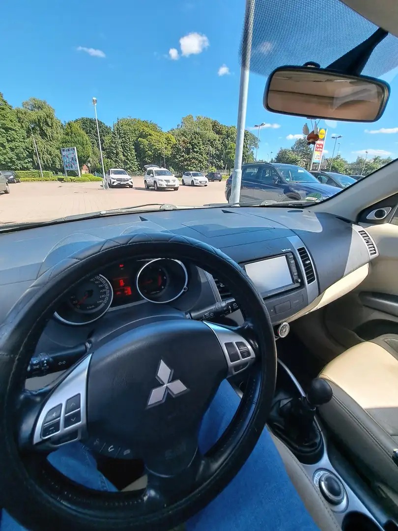 Mitsubishi Outlander 2.2DI-D Kaiteki Plus - 2