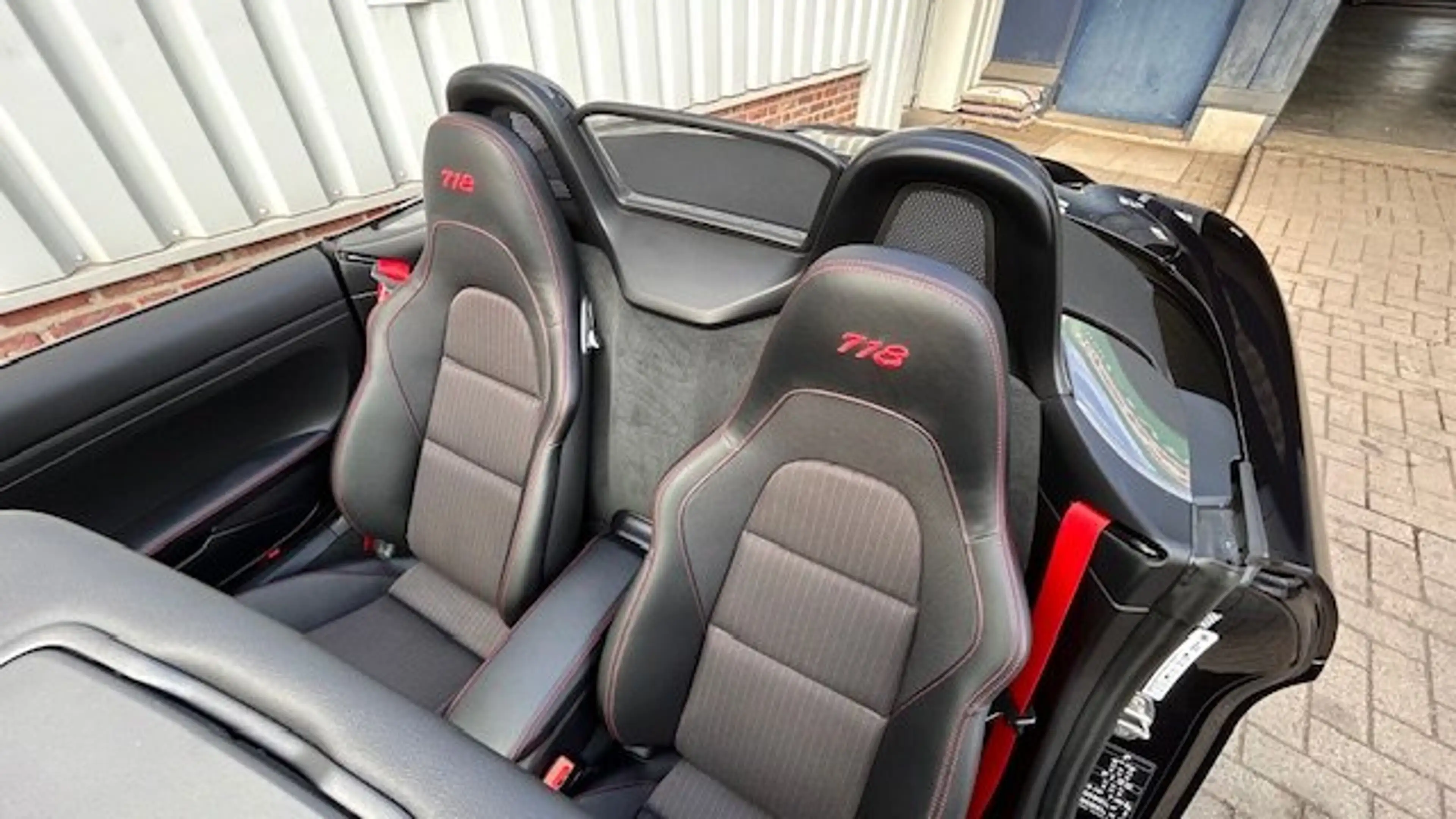 Porsche 718 Boxster T 2.0 Turbo PDK — photo 11