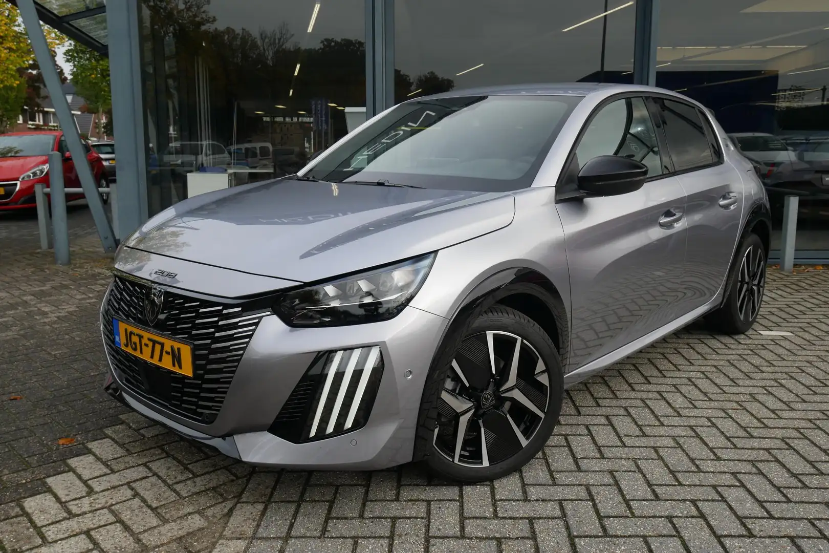 Peugeot 208 1.2 Hybrid 145 e-DCS6 GT Nieuw uit voorraad | Rijk Gris - 2
