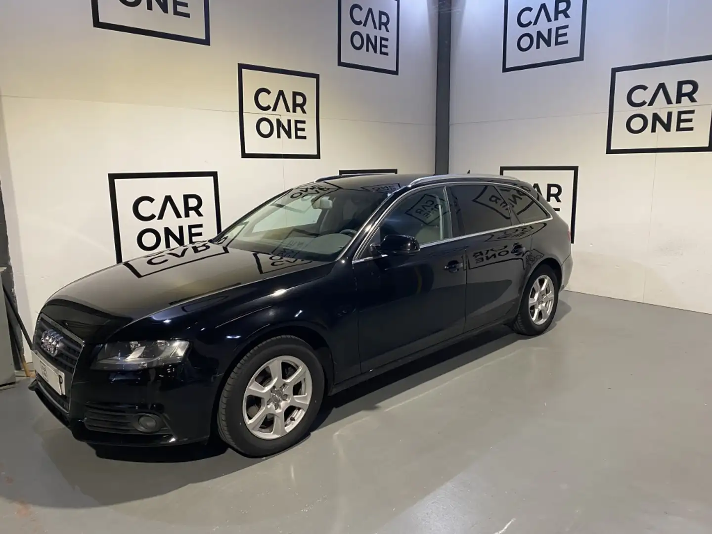 Audi A4 Avant 2.0TDI DPF 177 Zwart - 1