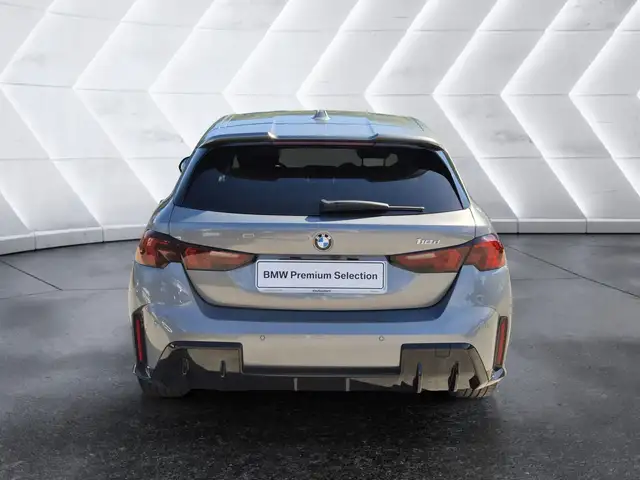 BMW 1 Series view 3