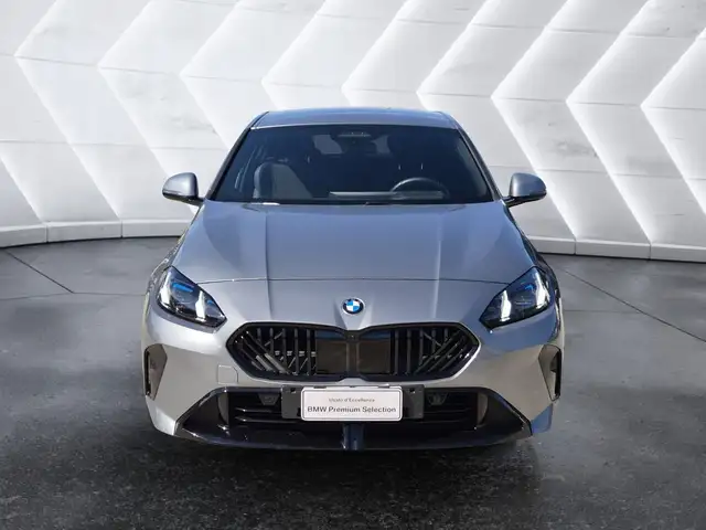 BMW 1 Series view 2