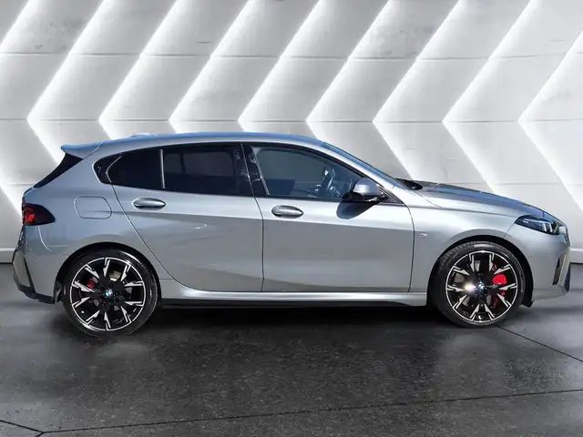 BMW 1 Series view 5