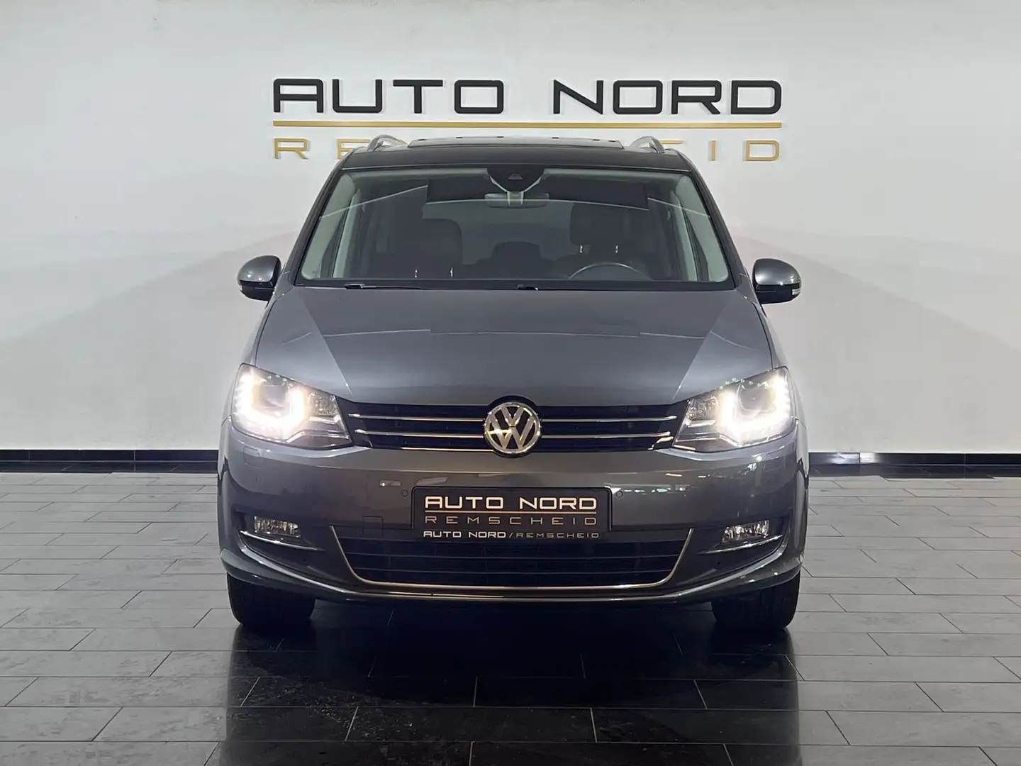 Volkswagen Sharan 2.0 TDI *DSG*Kamera*Pano*AHK*ACC*7-Sitz* Grau - 2