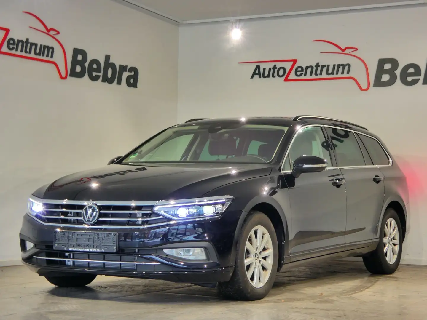 Volkswagen Passat 2.0 TDI Business LED/Navi/Kamera/AHK/ACC Schwarz - 1