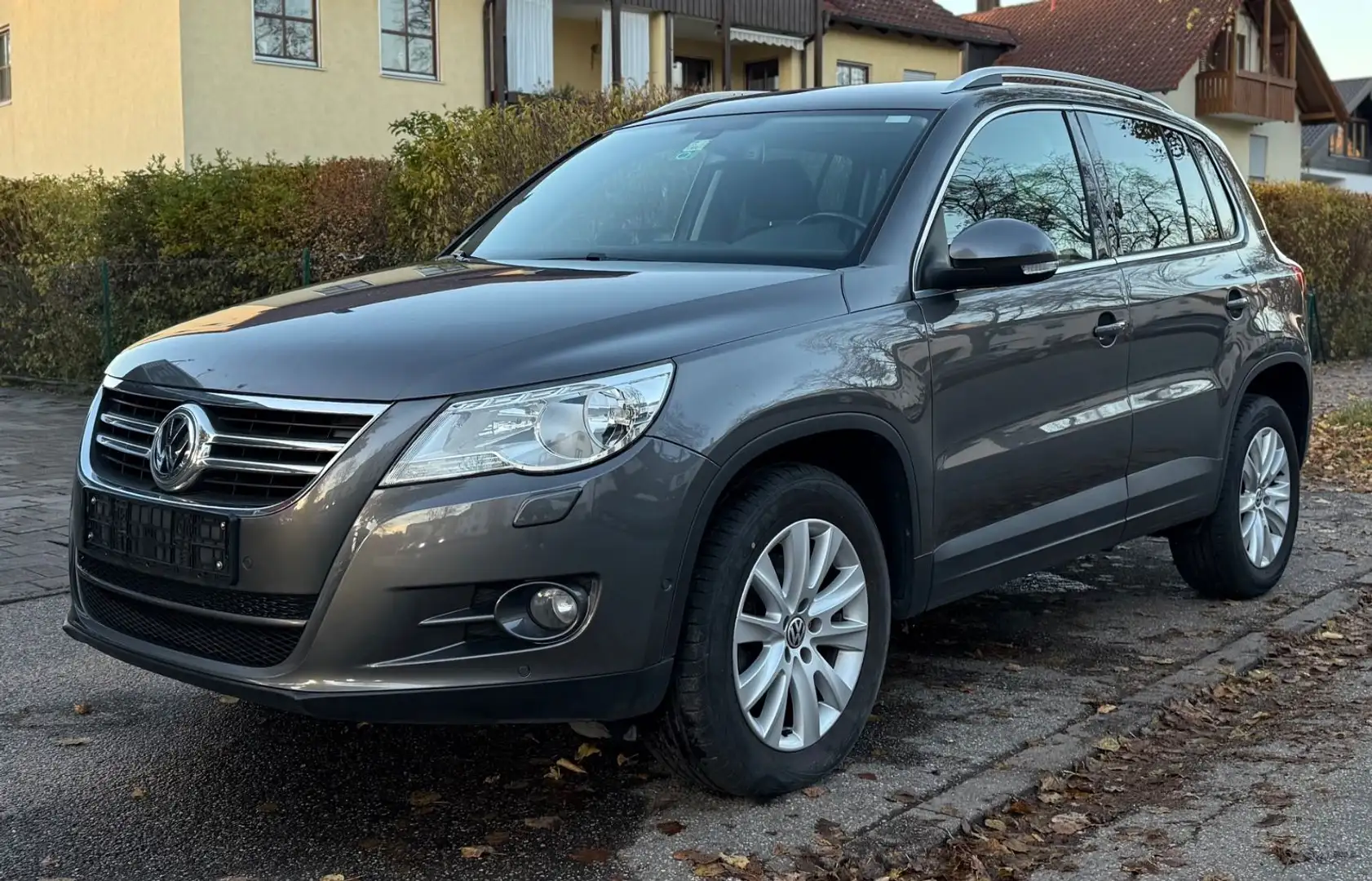 Volkswagen Tiguan 1.4 TSI Team/NAVI/Keyless/R-Kam/SHZ/AHK Gris - 2