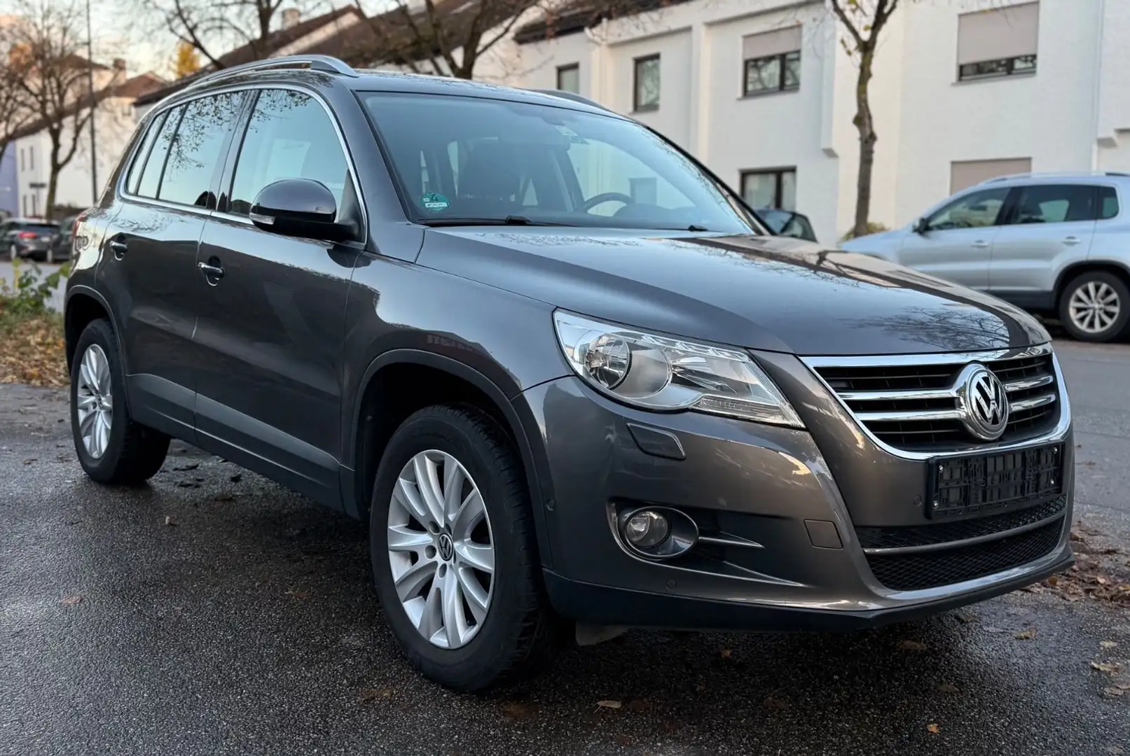 Volkswagen Tiguan 1.4 TSI Team/NAVI/Keyless/R-Kam/SHZ/AHK Gris - 1