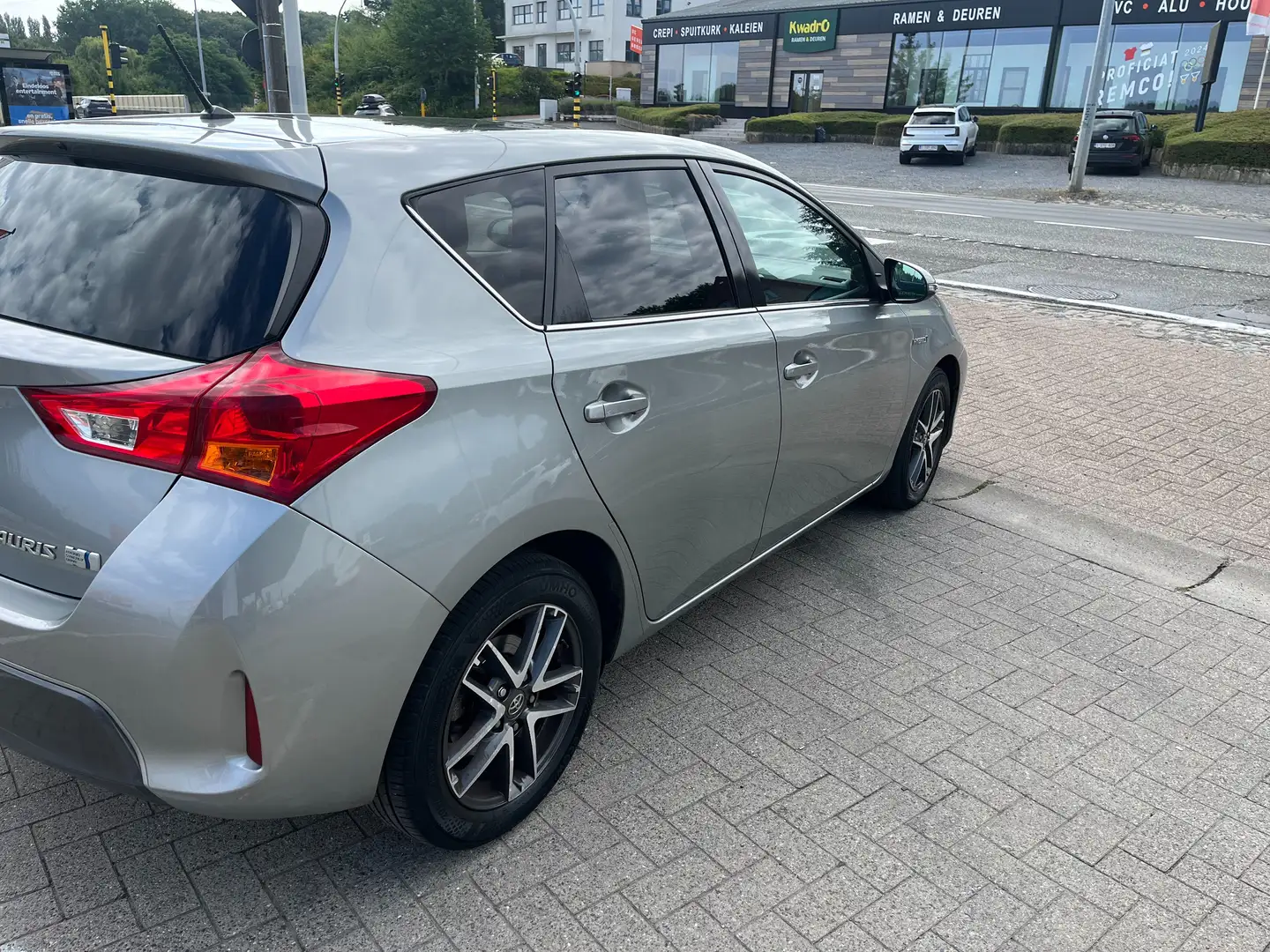 Toyota Auris Auris HEV 1.8i HSD Comfort CVT GARANTIE Gris - 2