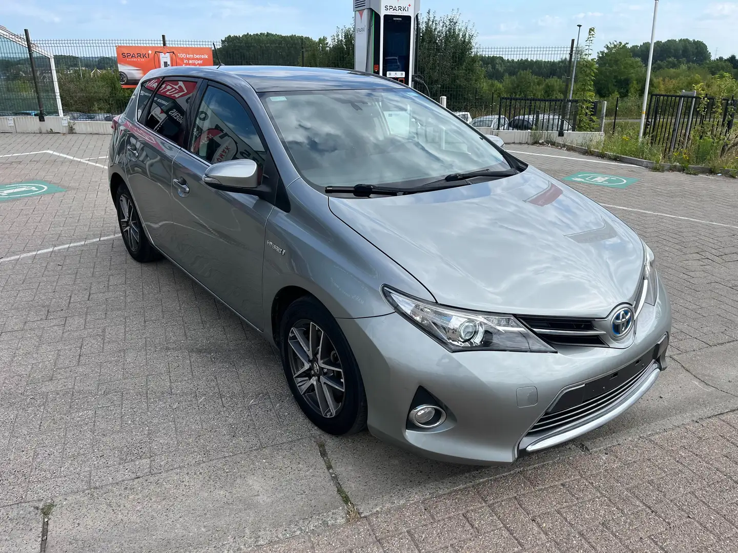 Toyota Auris Auris HEV 1.8i HSD Comfort CVT GARANTIE Gris - 1