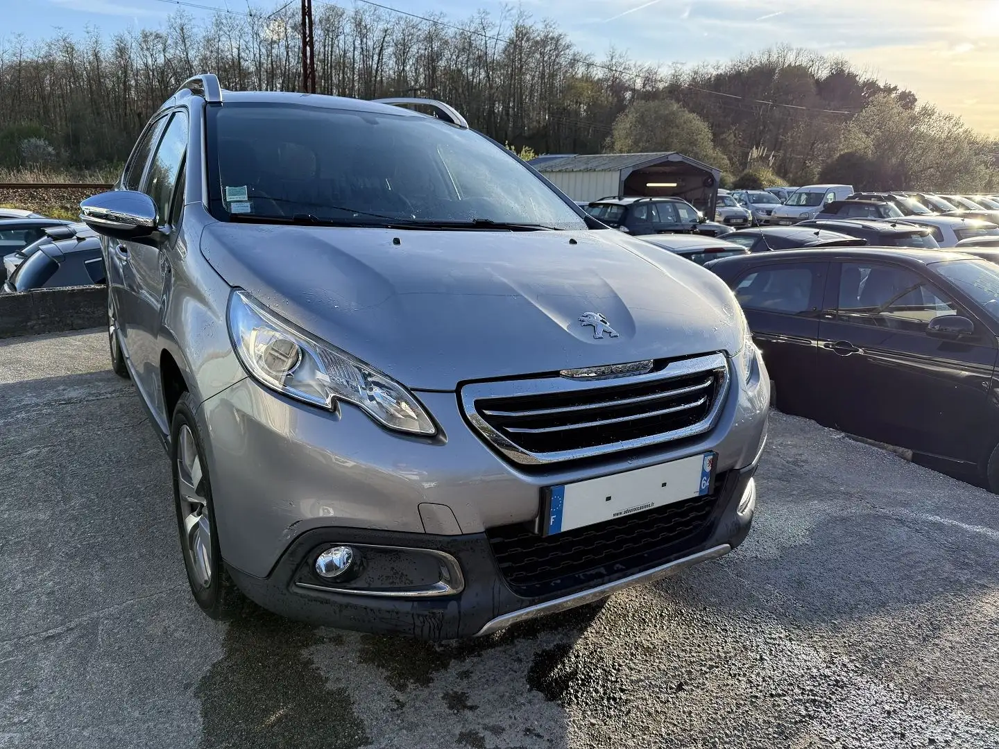 Peugeot e-2008 1.2 PURETECH STYLE Gris - 1