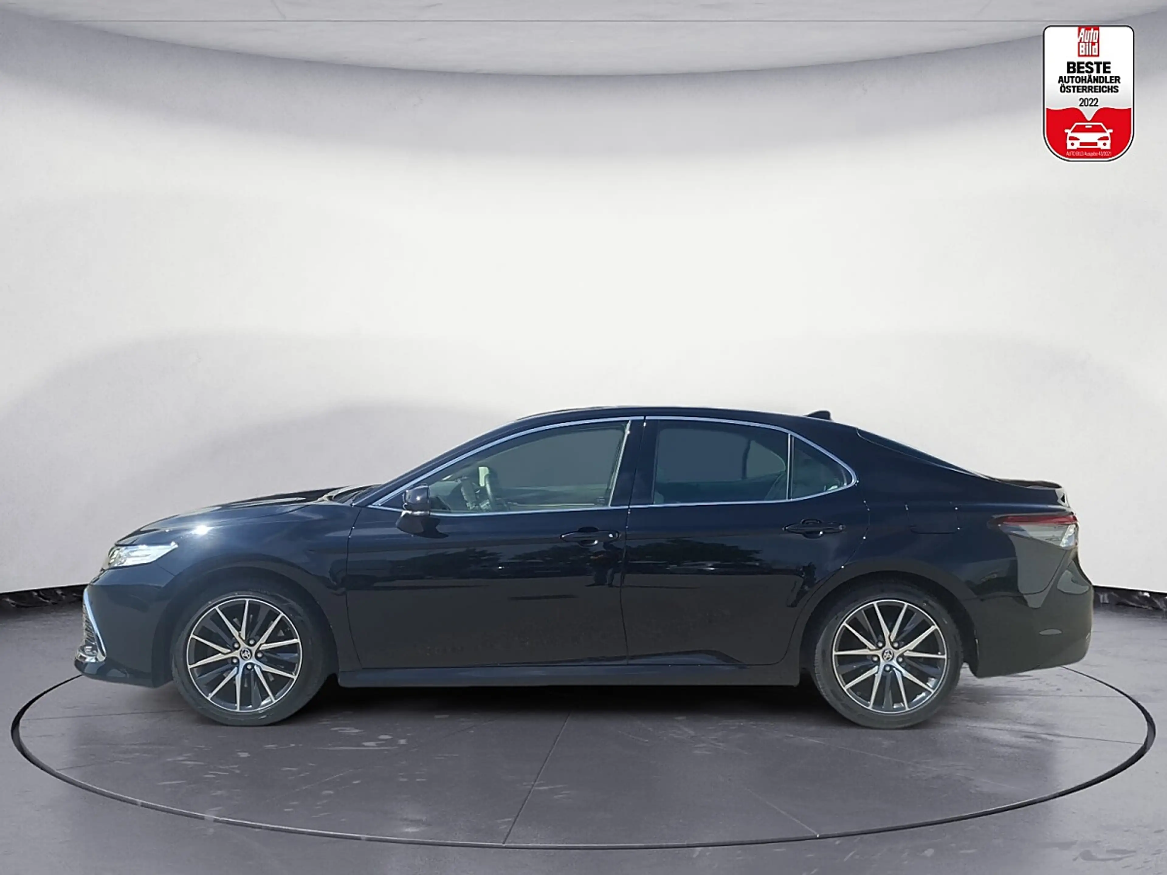 Toyota Camry 2,5 Hybrid 218PS VIP | Vermittlungsverkauf — photo 4