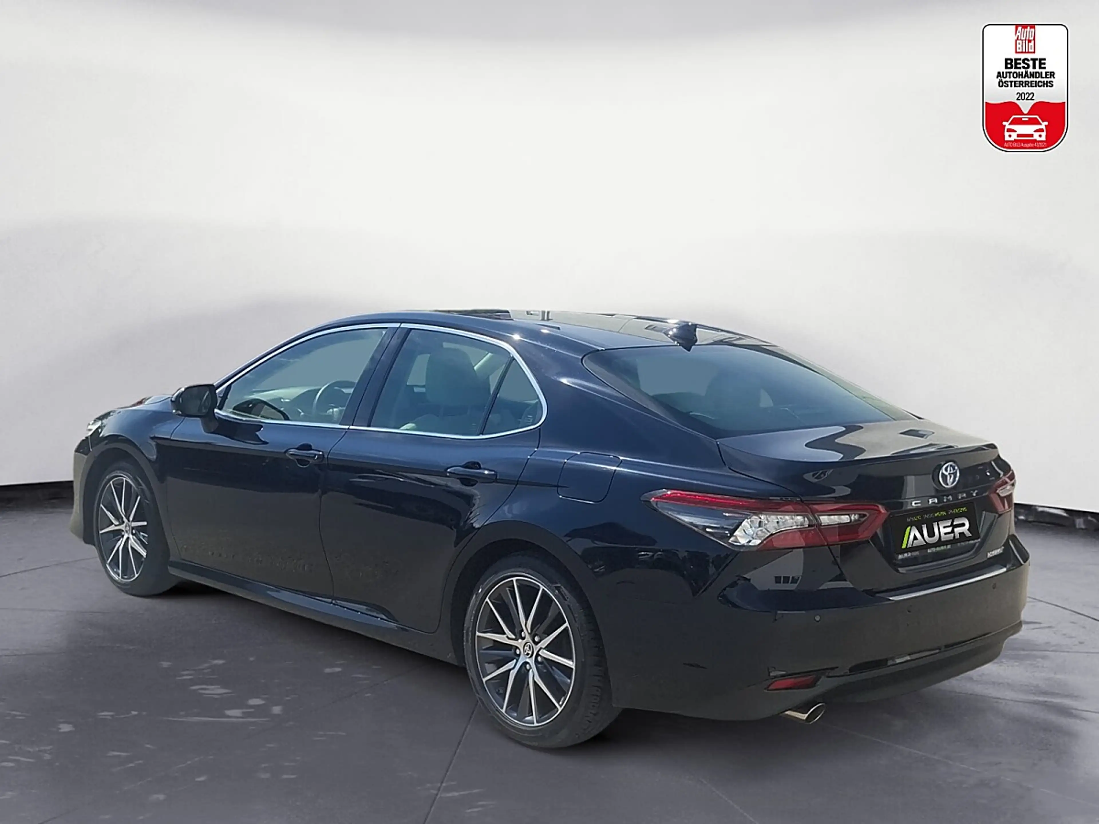 Toyota Camry 2,5 Hybrid 218PS VIP | Vermittlungsverkauf — photo 5