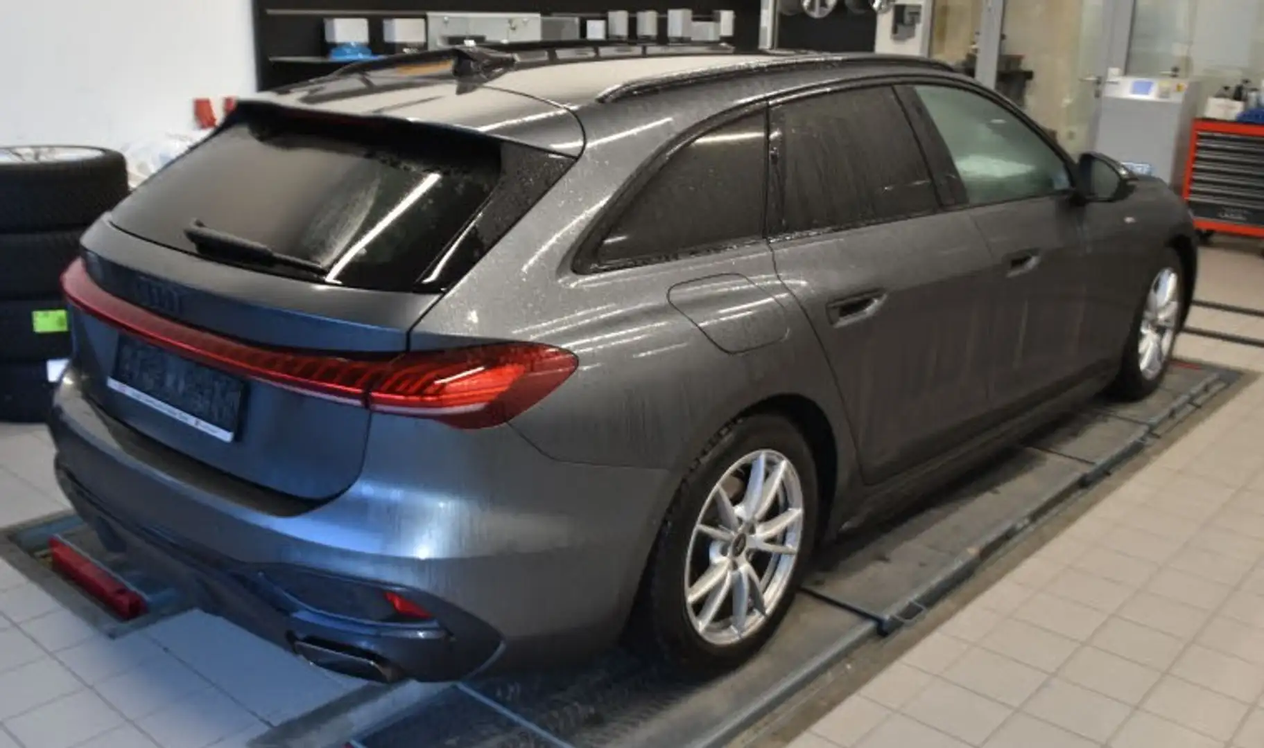 Audi A5 Avant TFSI 2x S line MATRIX TECH+ AHK 19" Grau - 2