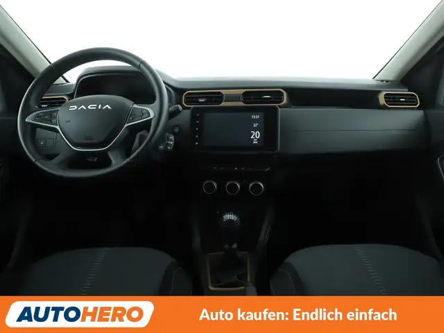 Dacia Duster view 12