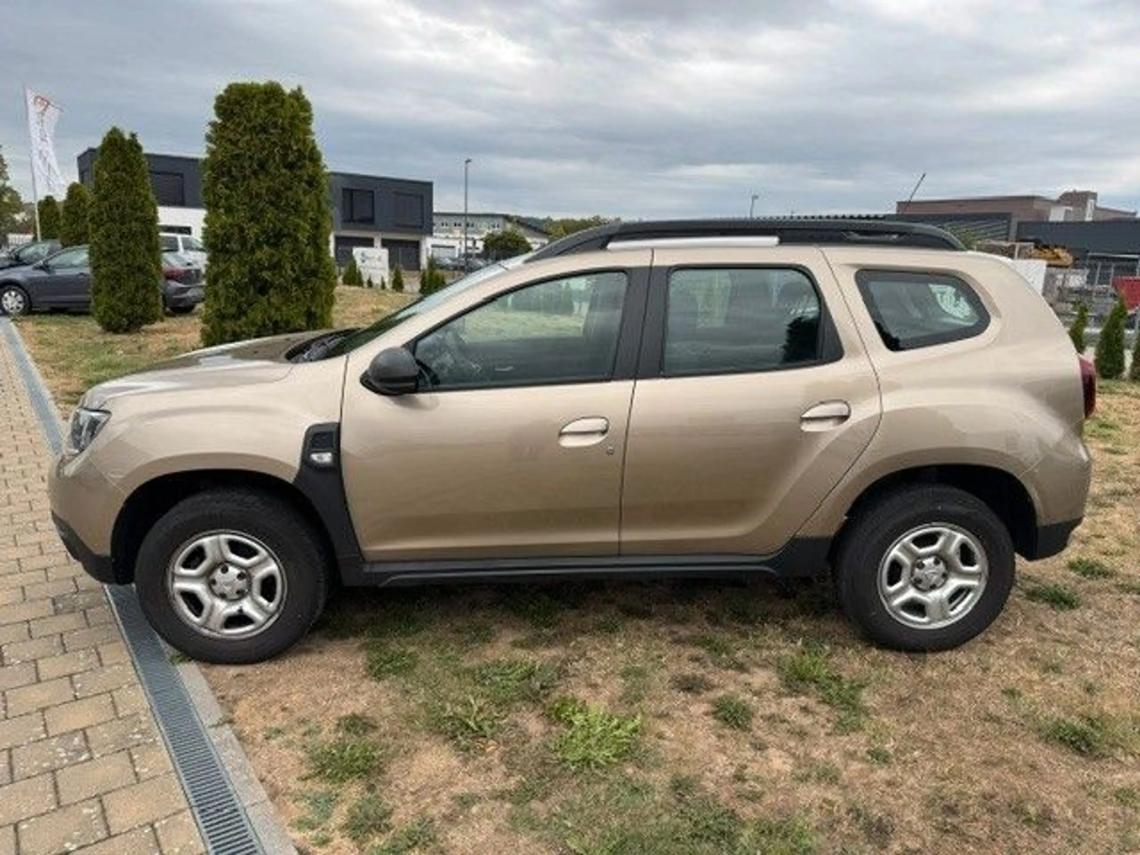 Dacia Duster II 1.4 "Comfort" HS SHZ Klima Garantie — photo 2