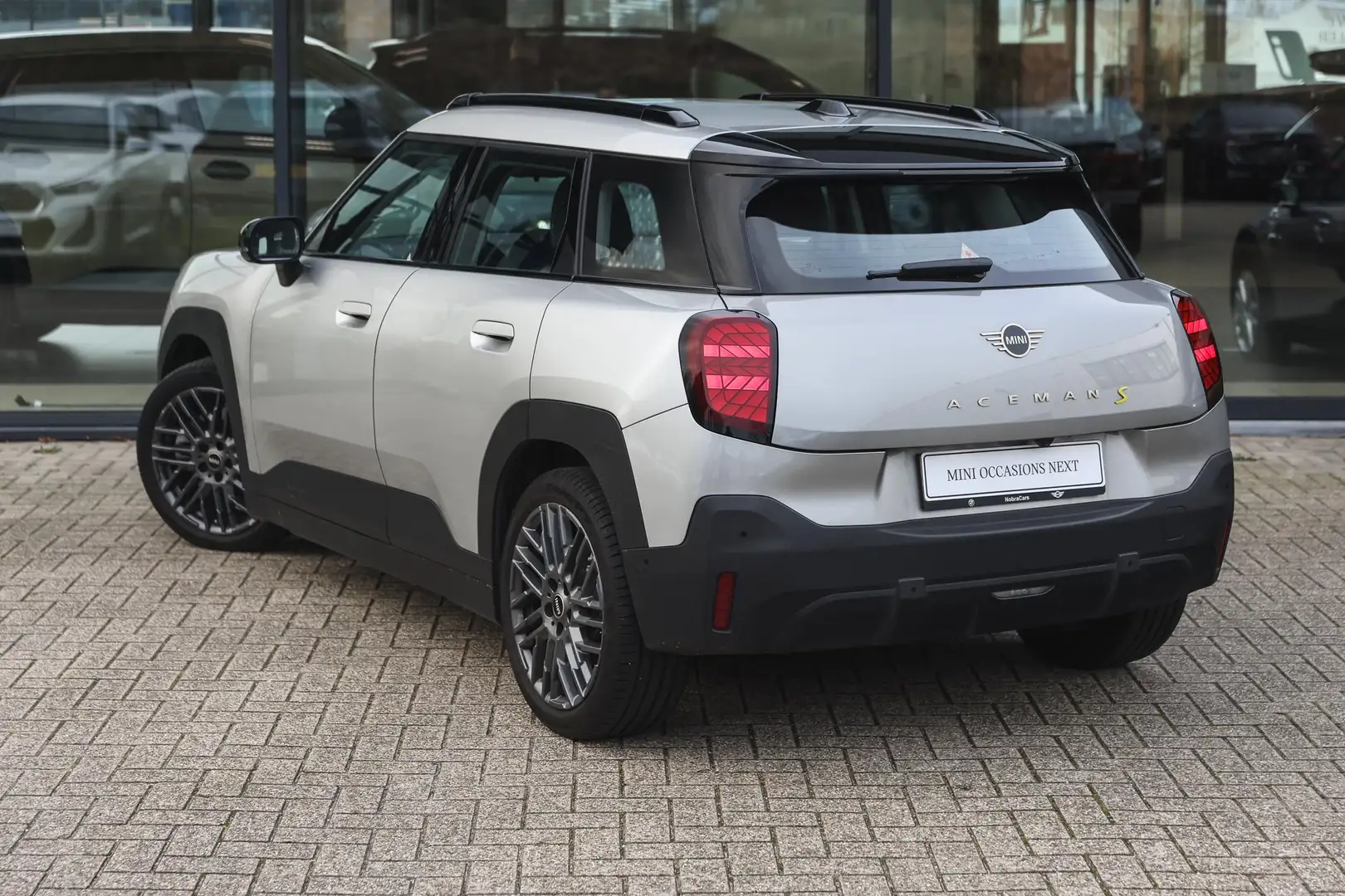 MINI Aceman SE / Essential / LED / Parking Assistant / 18" Nig Grijs - 2