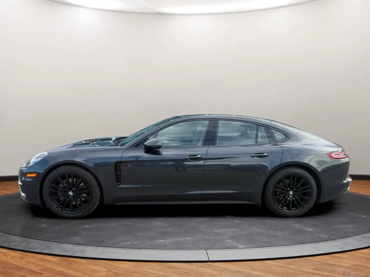 Porsche Panamera снимка Porsche Panamera