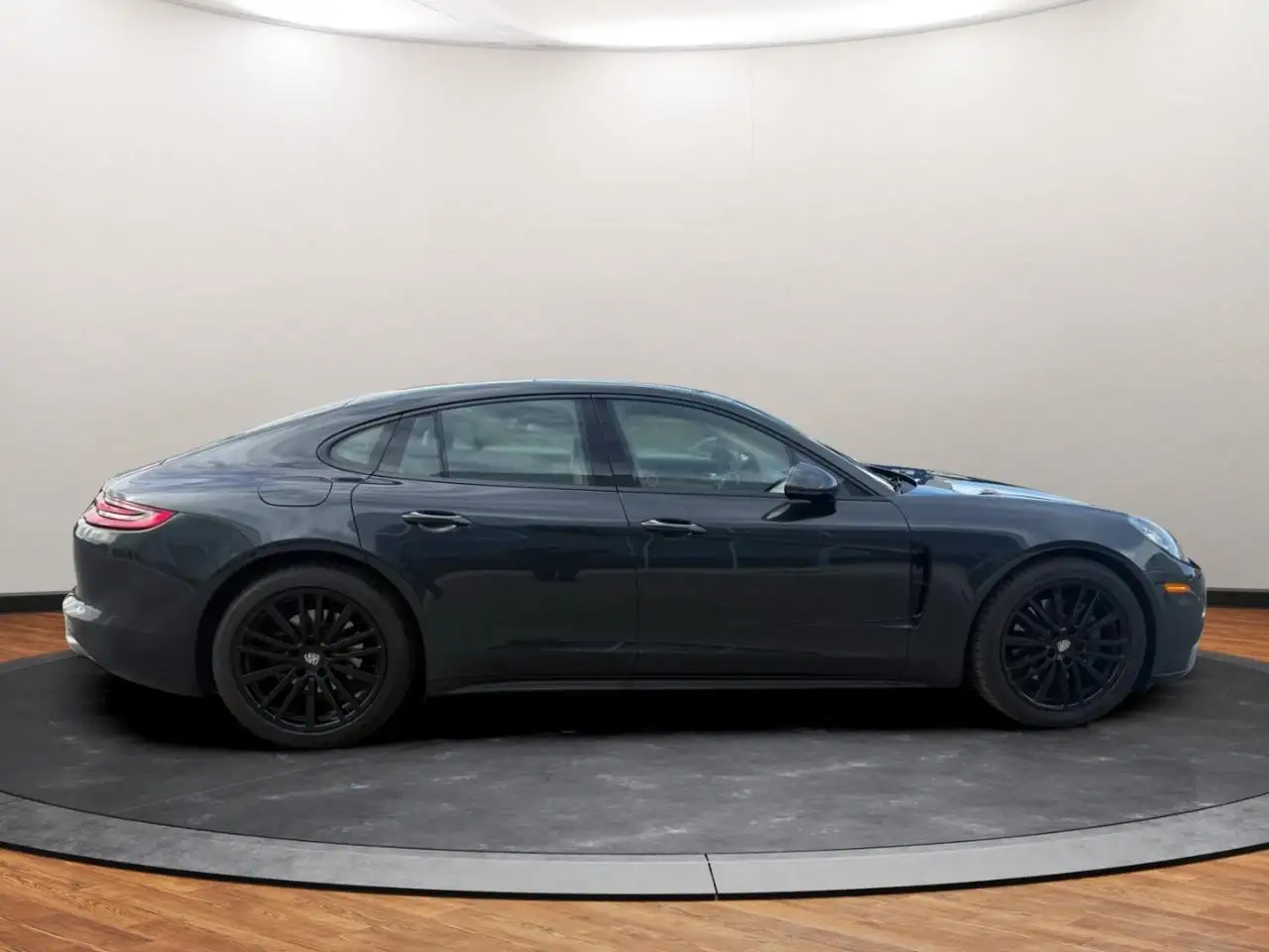 Porsche Panamera снимка Porsche Panamera