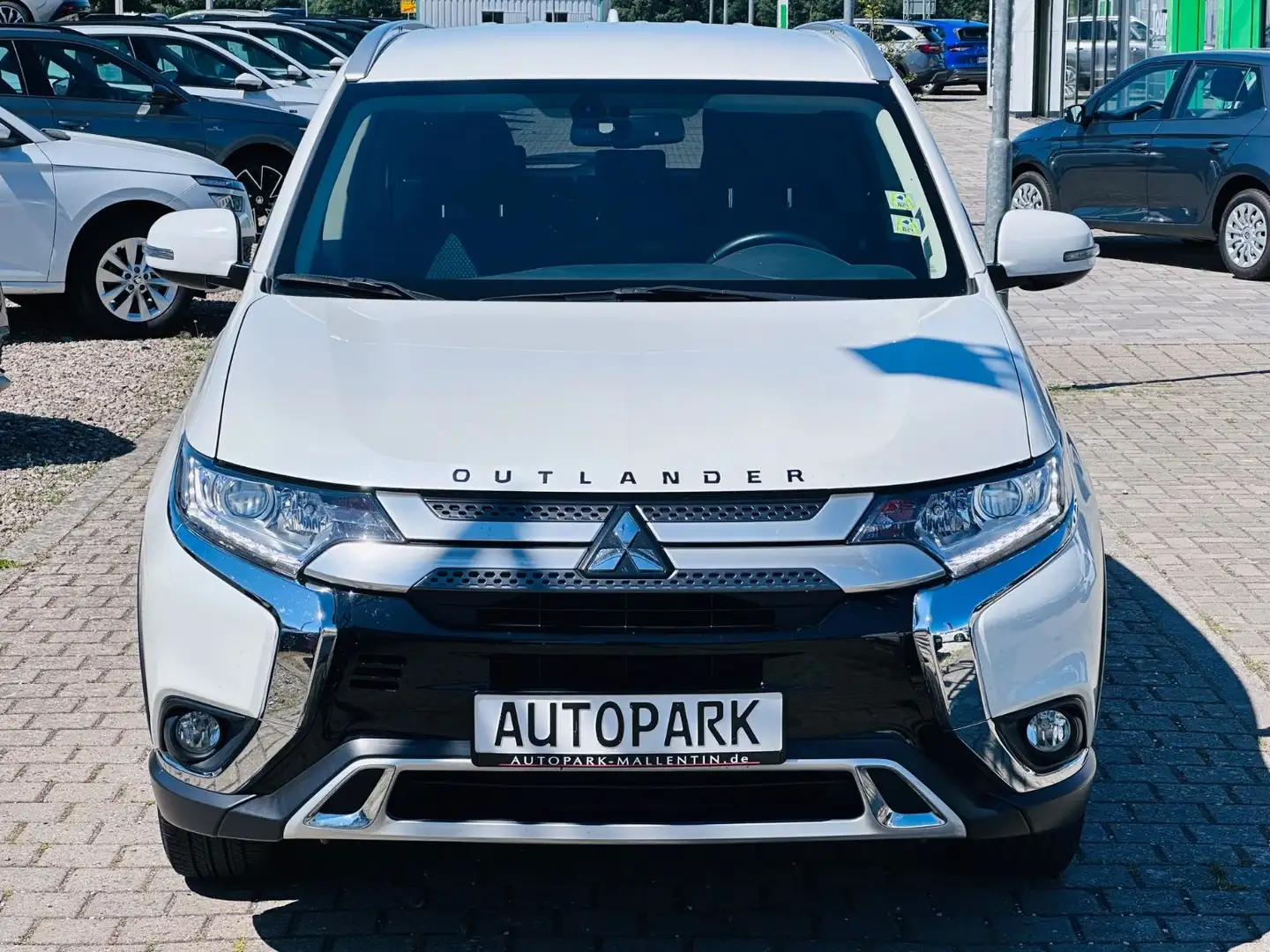 Mitsubishi Outlander Diamant Edition *1. HAND*NAVI*KAMERA* Weiß - 2