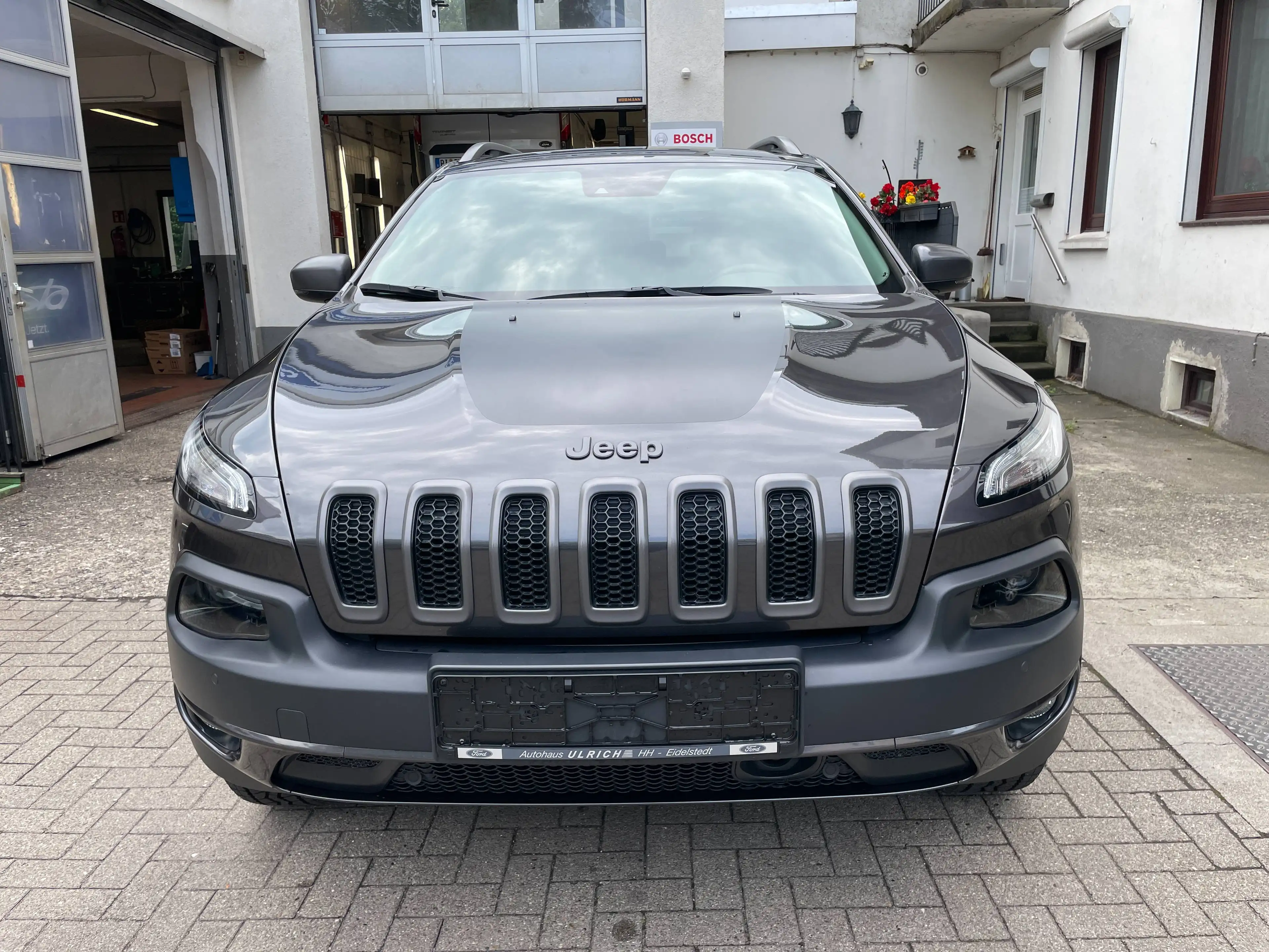 Jeep Cherokee Trailhawk 4WD — photo 2