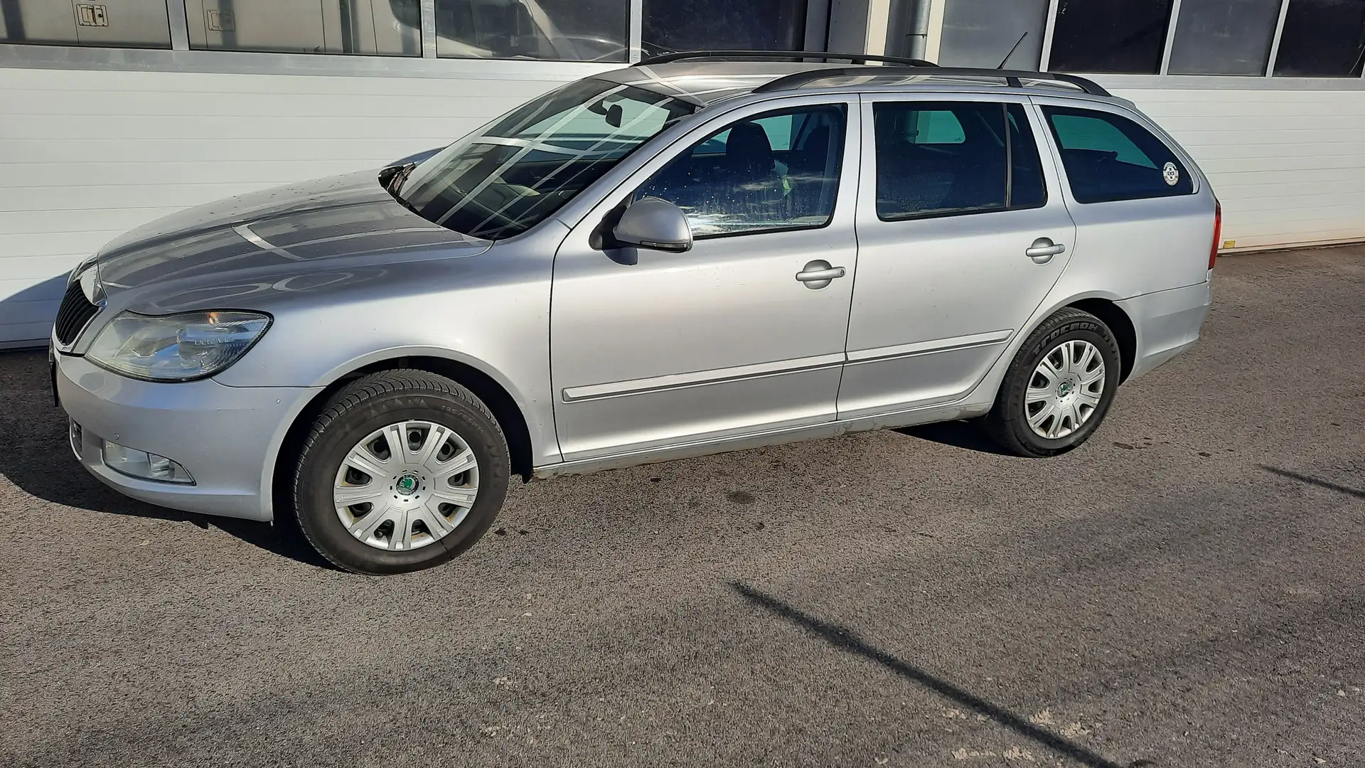 Skoda Octavia Combi Ambition 1,6 TDI CR DPF 4x4 Grau - 1