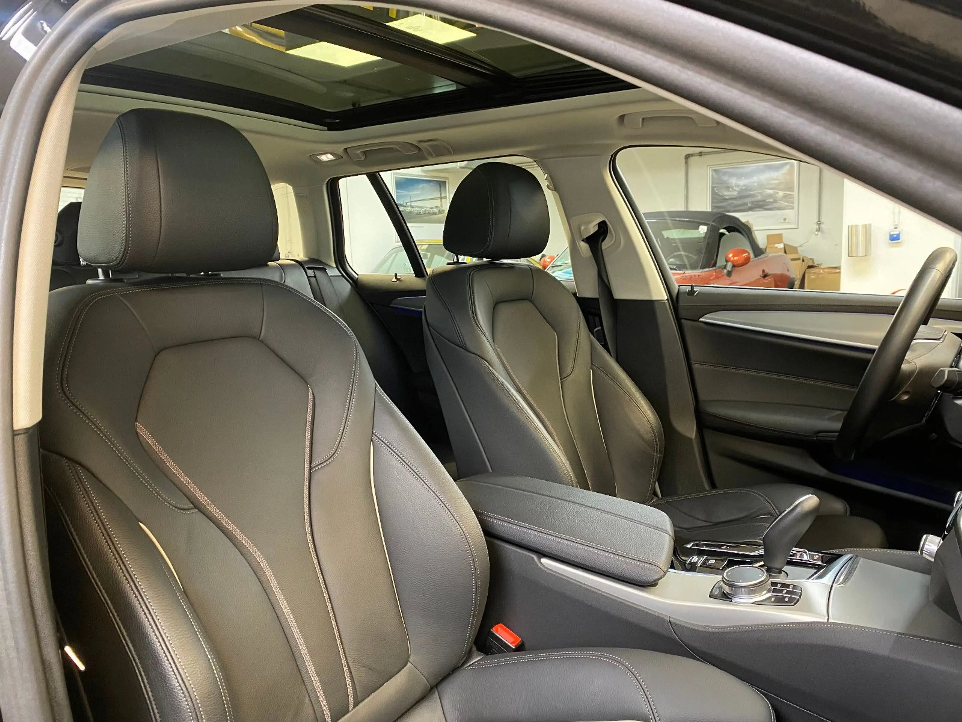 BMW 520 d xDrive Luxury Line - Pano - Laser - AHK — photo 8
