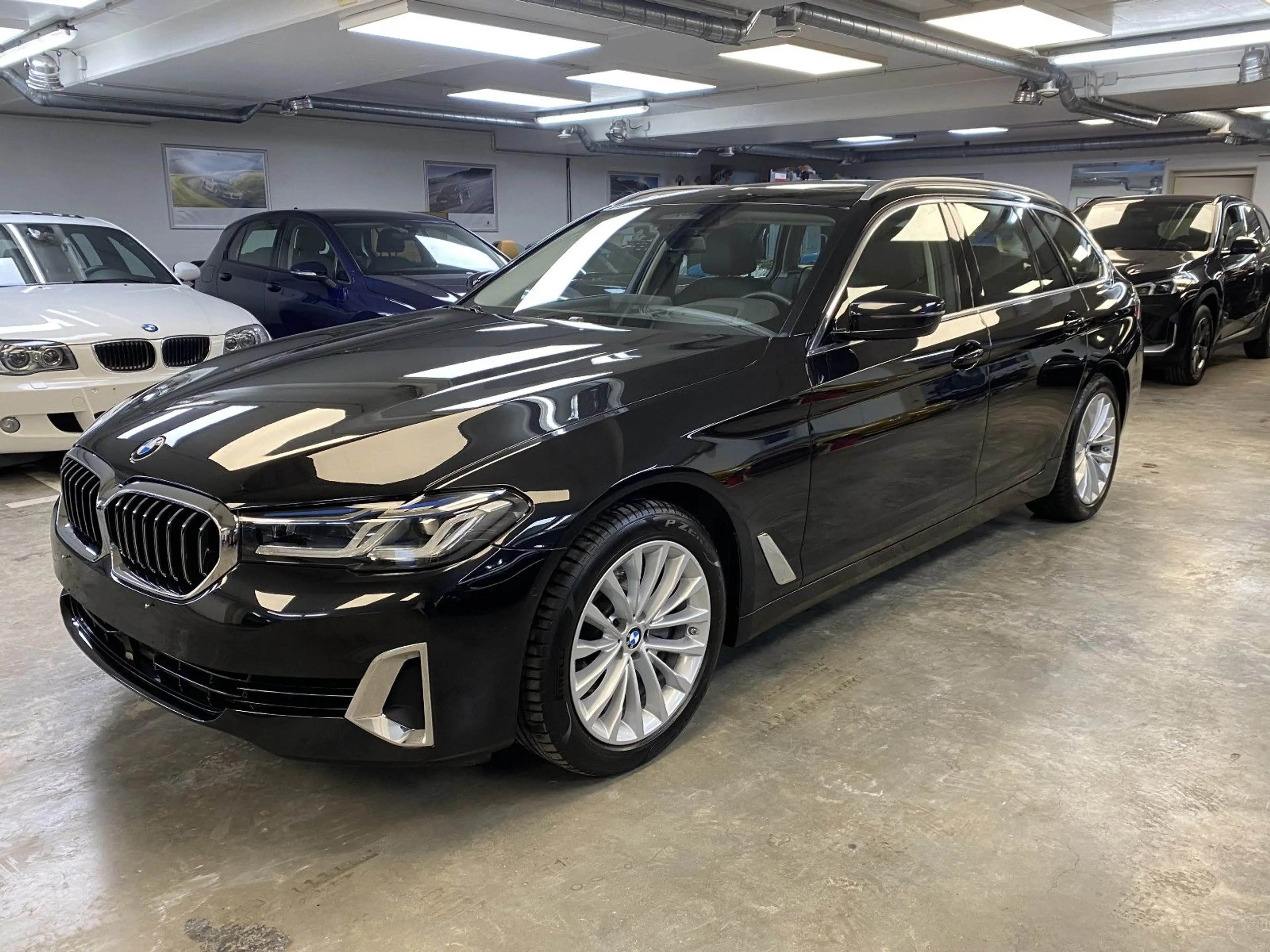 BMW 520 d xDrive Luxury Line - Pano - Laser - AHK