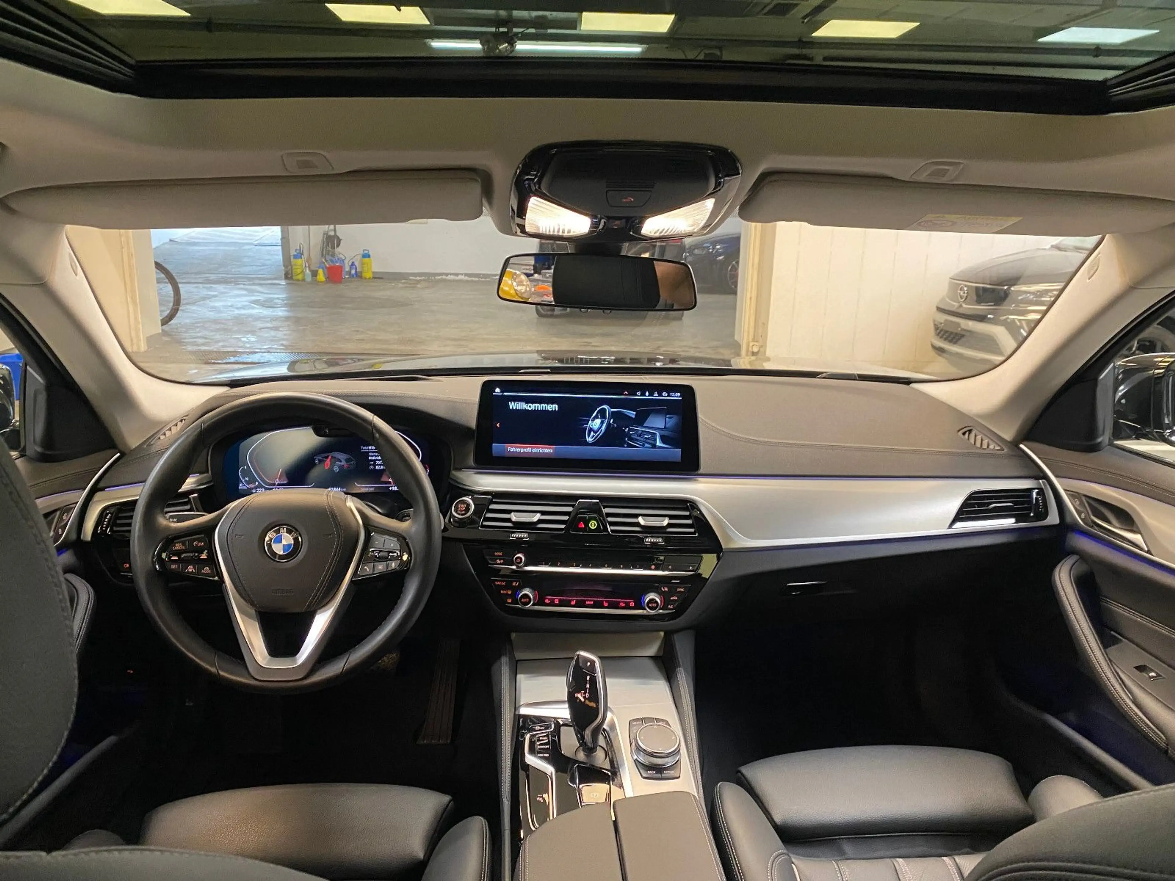BMW 520 d xDrive Luxury Line - Pano - Laser - AHK — photo 12