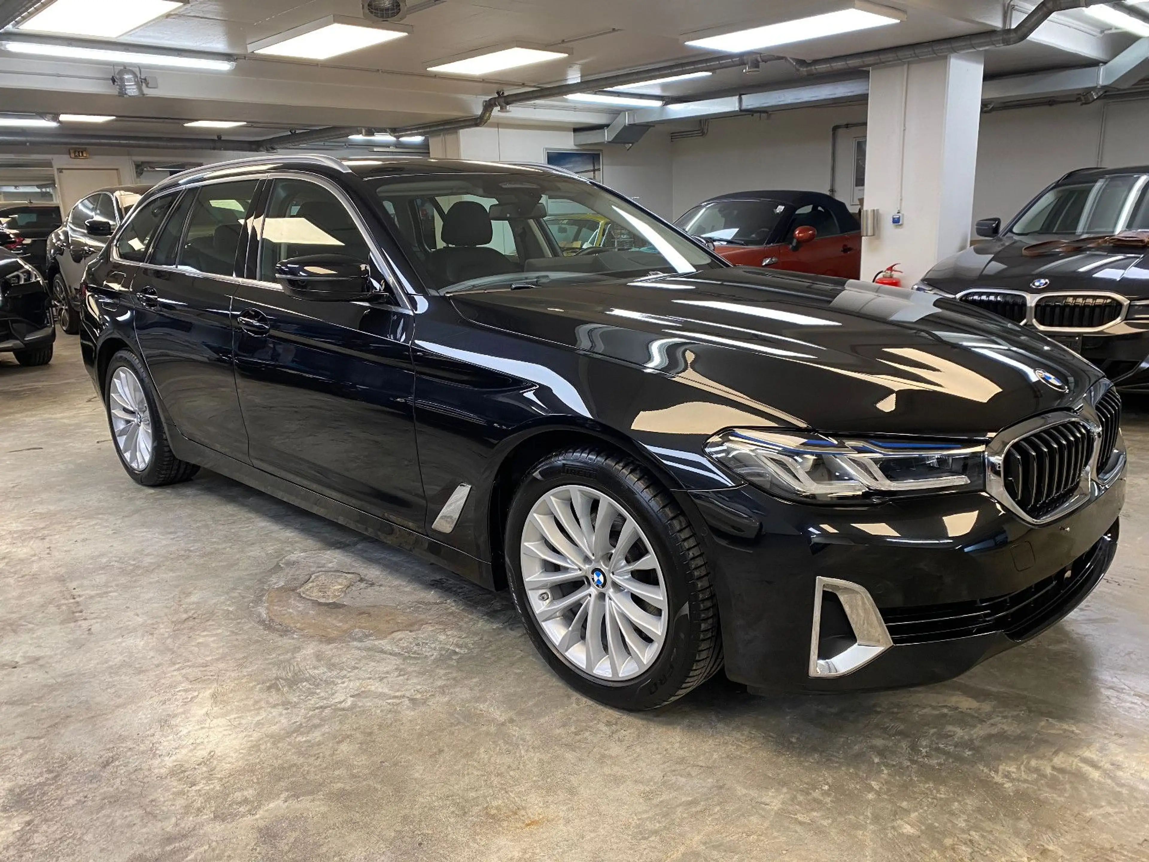 BMW 520 d xDrive Luxury Line - Pano - Laser - AHK — photo 6