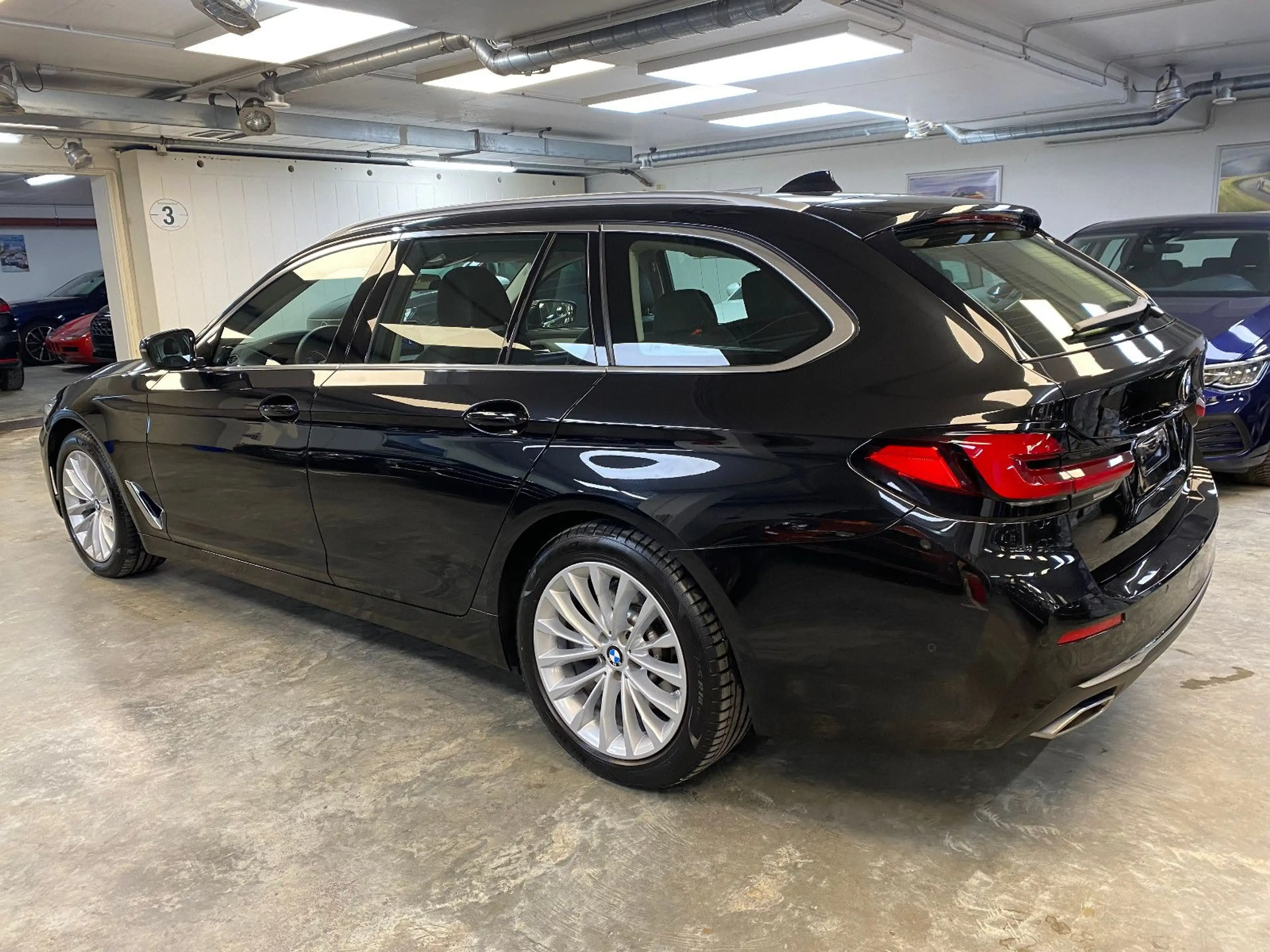 BMW 520 d xDrive Luxury Line - Pano - Laser - AHK — photo 3