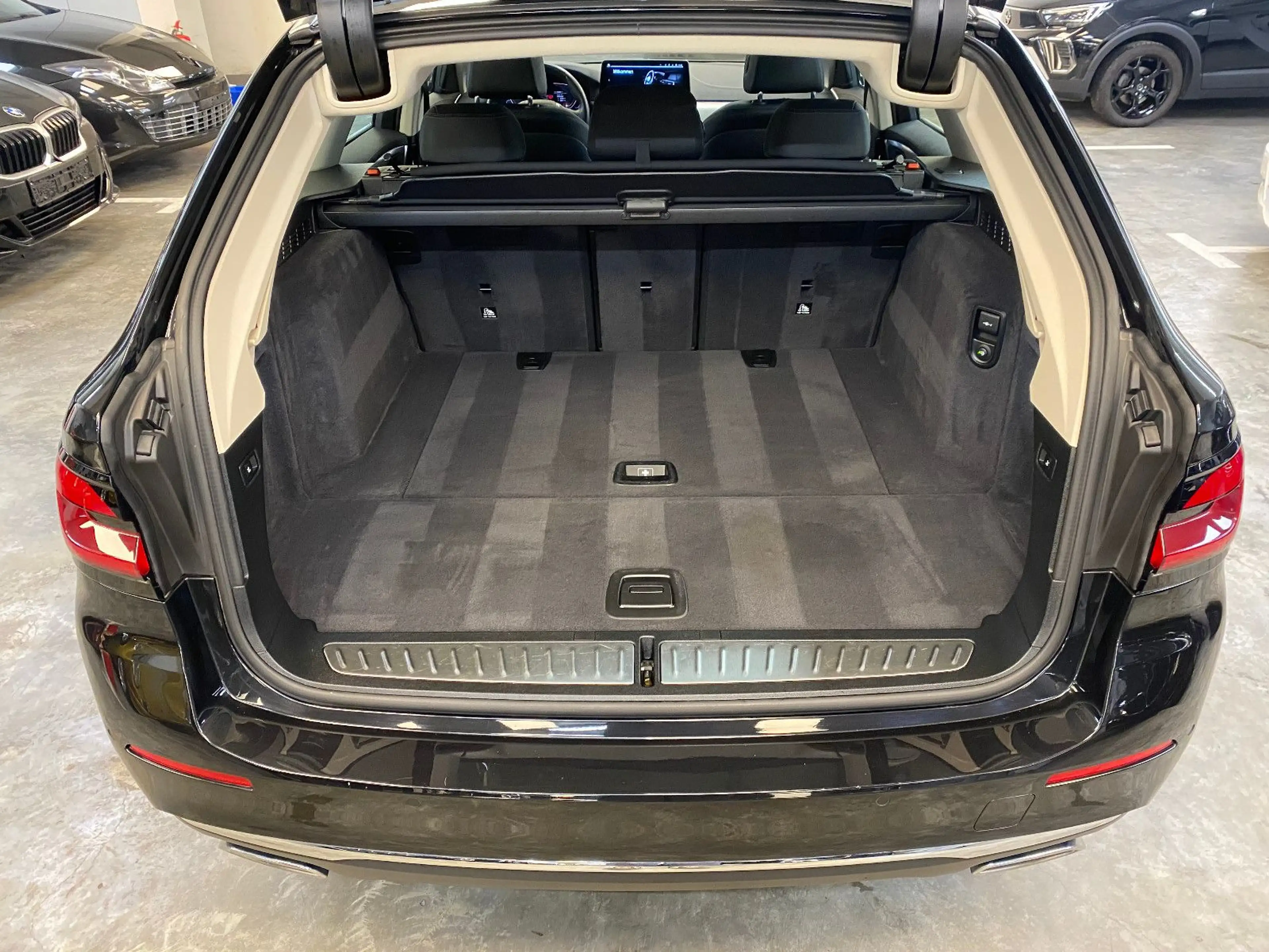 BMW 520 d xDrive Luxury Line - Pano - Laser - AHK — photo 10