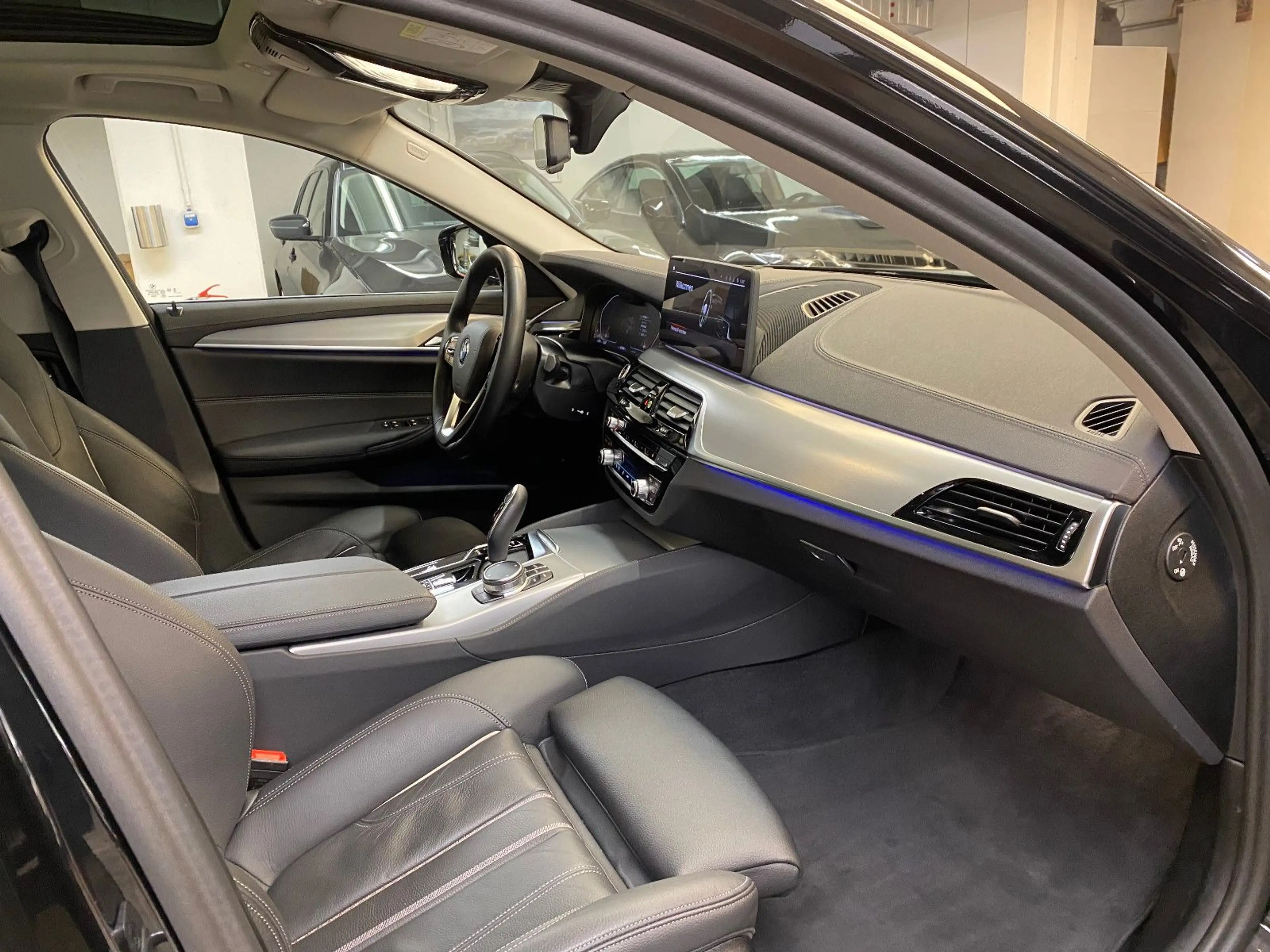 BMW 520 d xDrive Luxury Line - Pano - Laser - AHK — photo 7