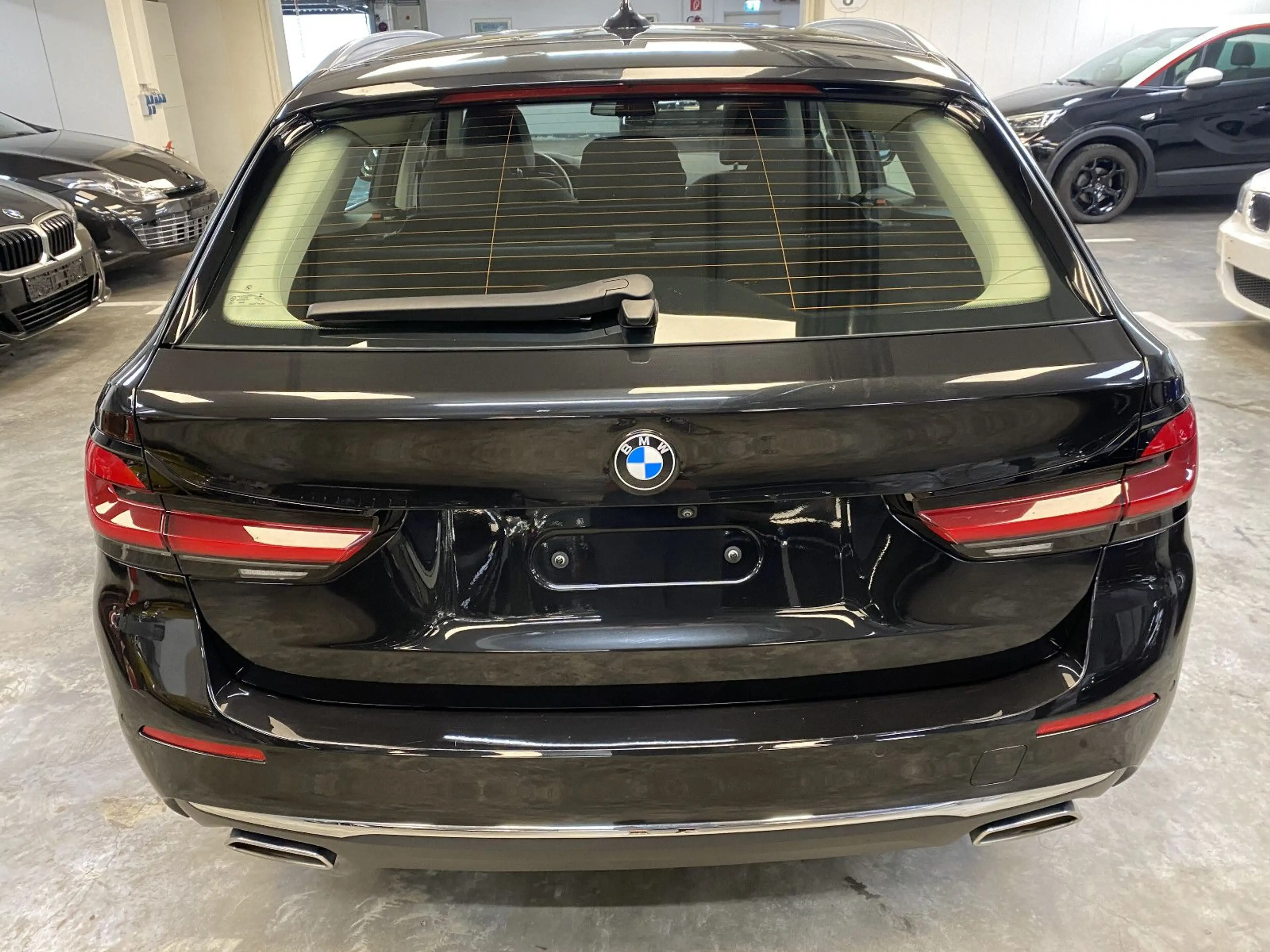 BMW 520 d xDrive Luxury Line - Pano - Laser - AHK — photo 4