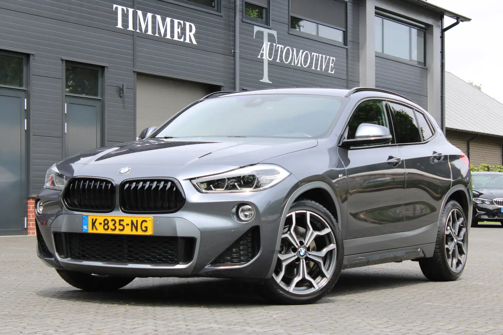 BMW X2 2.0 M-Sport 19 inch- Hoogglans zwarte lijsten - St Gris - 1