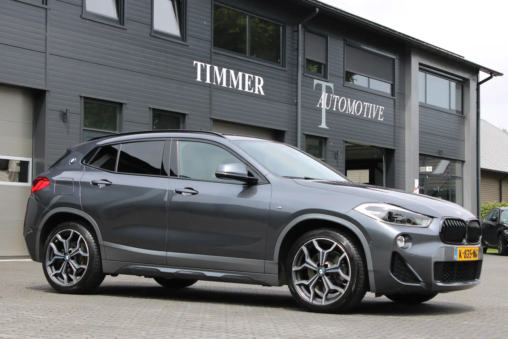 BMW X2 2.0 M-Sport 19 inch- Hoogglans zwarte lijsten - St Gris - 2