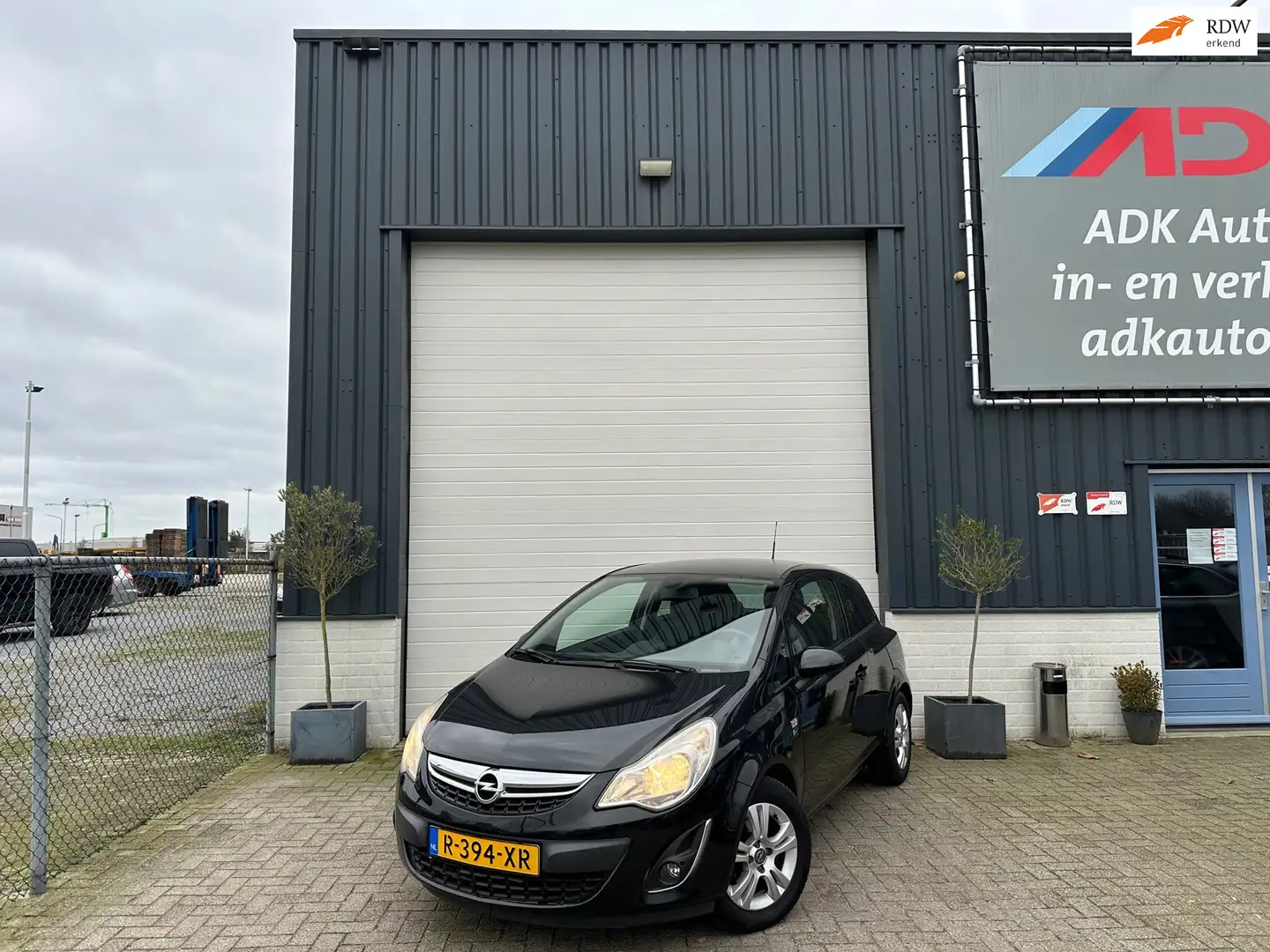 Opel Corsa 1.4-16V Cosmo AIRCO/CRUISE/PDC/STOELVERW/LM VELGEN Zwart - 1