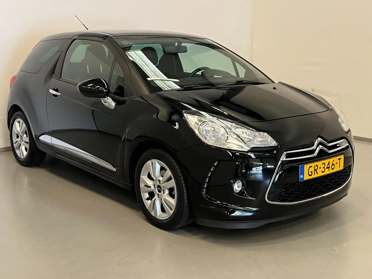 DS Automobiles DS 3 1.2 PureTech So Chic / Aut / NL-auto / Airco / PDC Чорний - 2