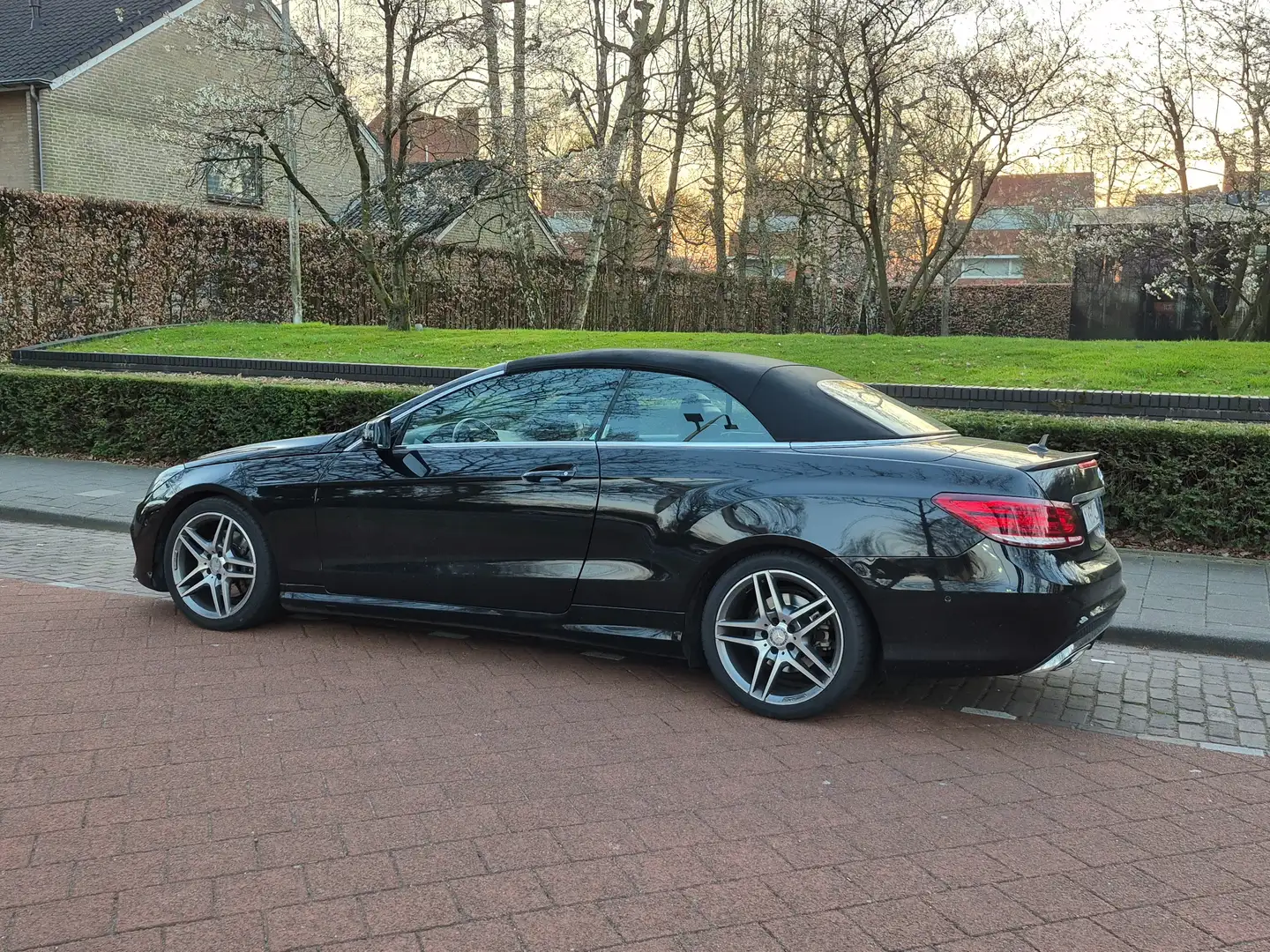 Mercedes-Benz E 200 E 200 Cabrio 7G-TRONIC Noir - 2